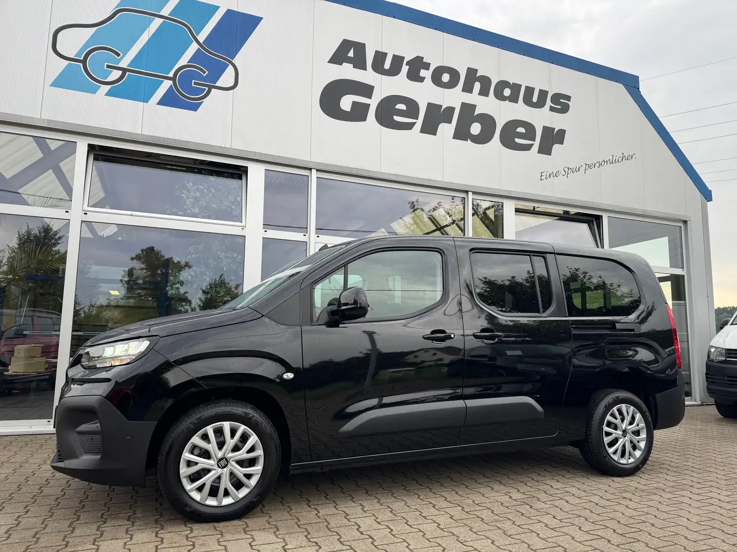 Fiat Doblo Doblo L2 1.5 HDI AT8 FEEL PKW lang Comfort+Techno Noir - 1