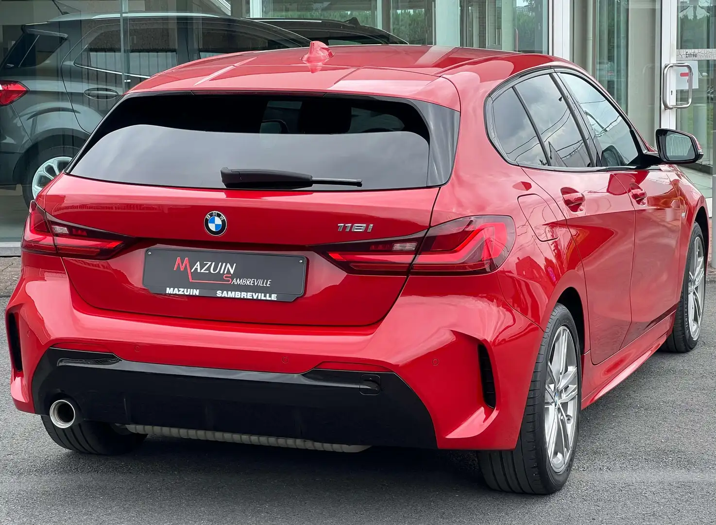 BMW 118 iA * 140 Cv * Pack M * Boite Auto * CarPlay * Rouge - 2