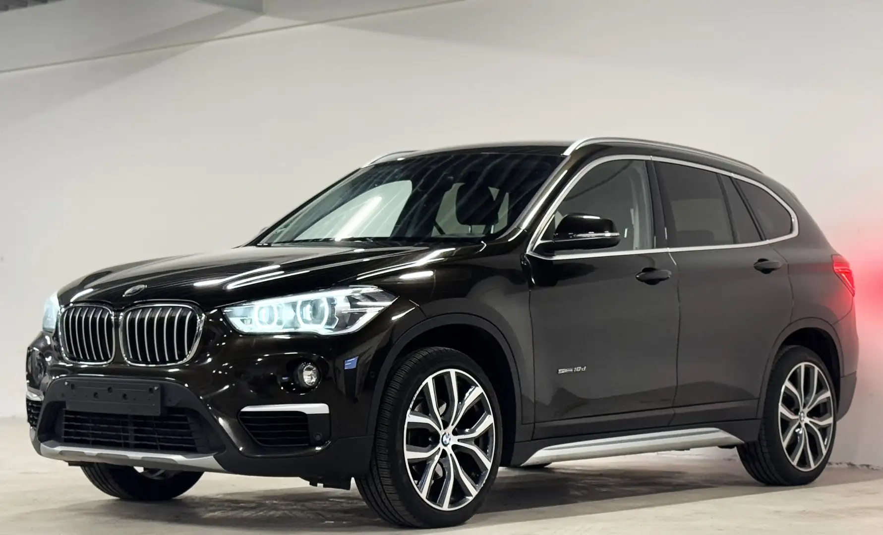 BMW X1 2.0 dA sDrive18 Brun - 1