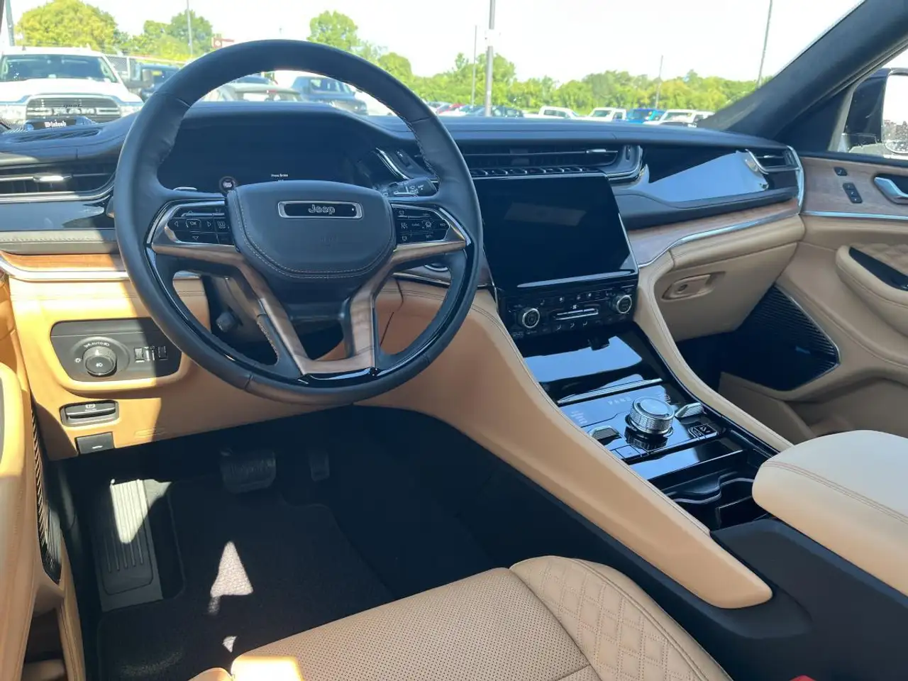 Jeep Grand Cherokee снимка Jeep Grand Cherokee