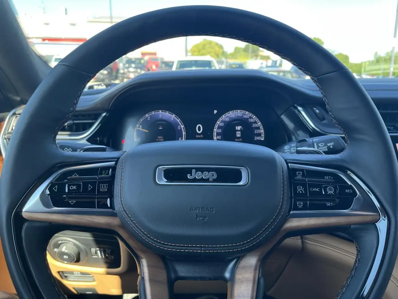 Jeep Grand Cherokee снимка Jeep Grand Cherokee