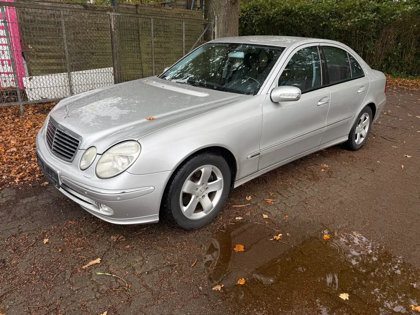 Mercedes-Benz E 240 E 240 + Tüv 07/2027 + Avantgarde Grau - 1