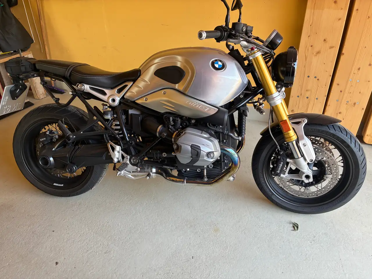 BMW R nineT