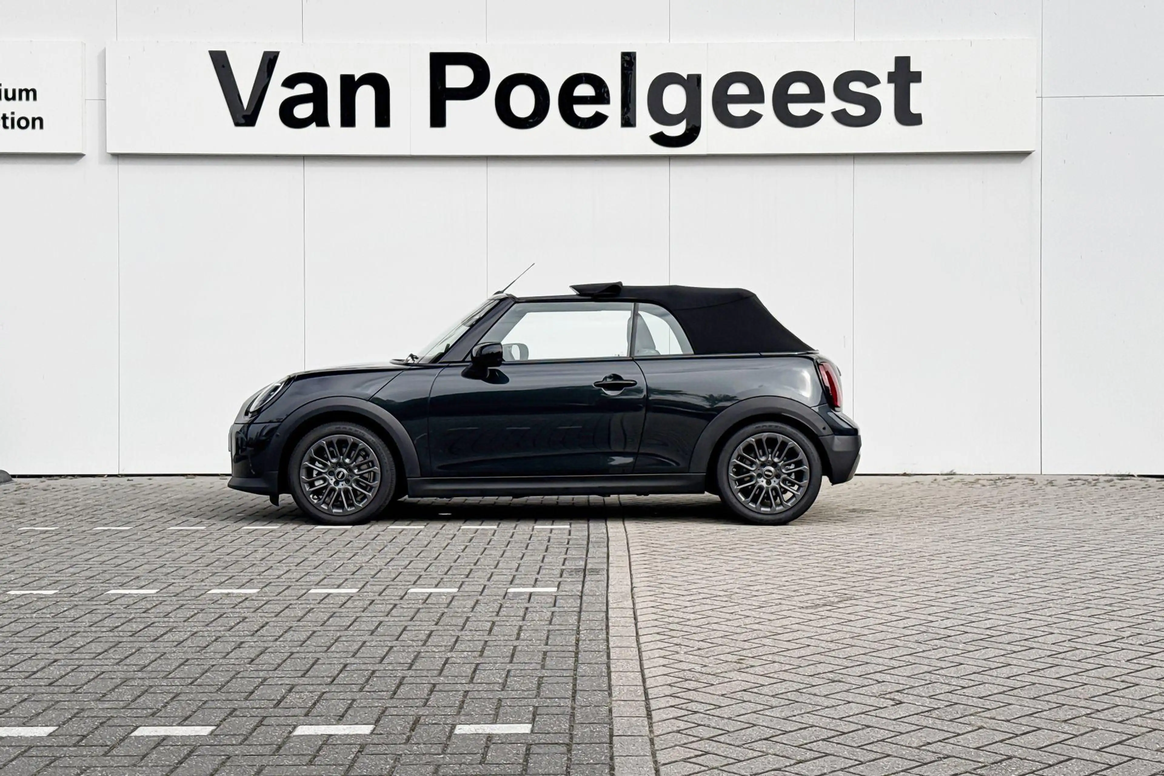 MINI Cooper Cabrio 2.0 Cooper S Favoured S | 17 Inch U-Spoke grey — photo 2