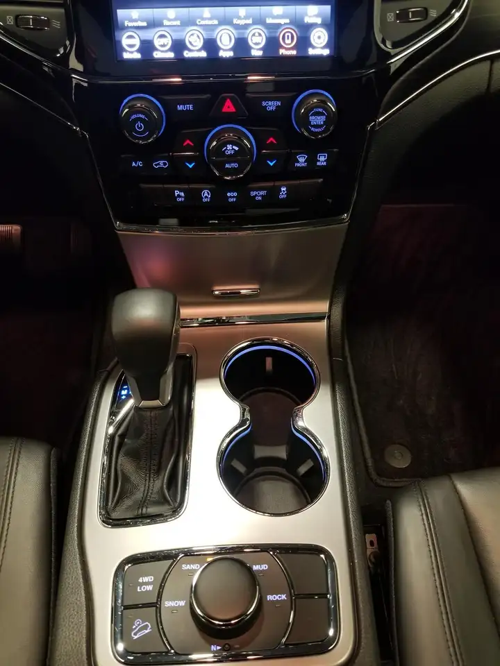 Jeep Grand Cherokee photo Jeep Grand Cherokee