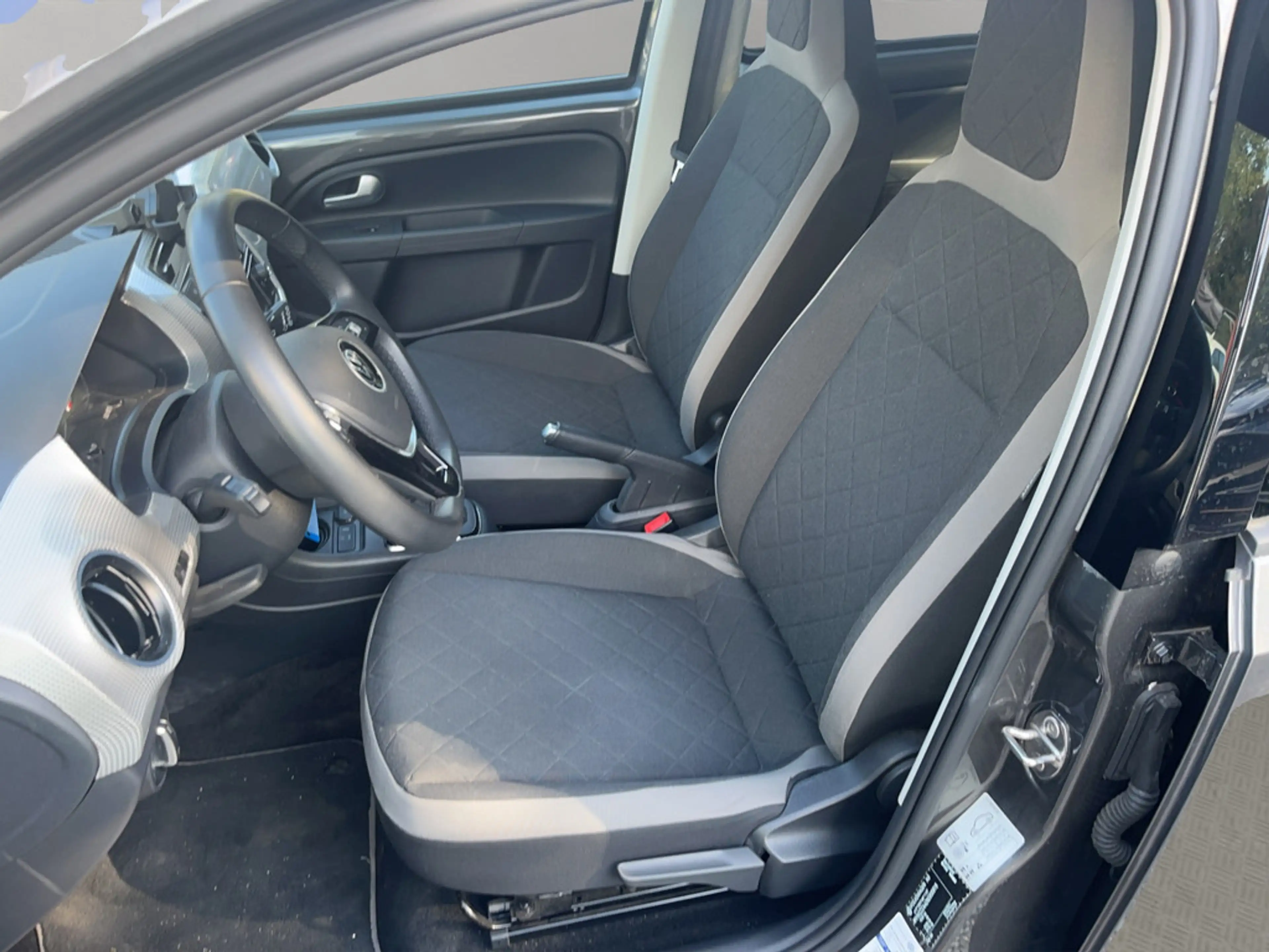Volkswagen e-up! Style Plus KLIMA PDC SHZ KAMERA FACEL. — photo 6