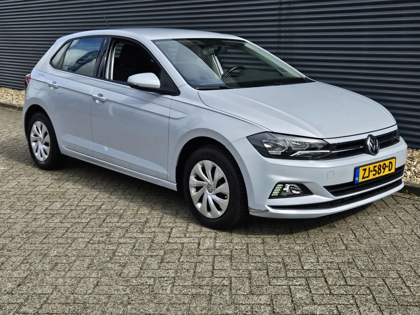 Volkswagen Polo 1.0 TSI Comfortline Navigatie | Bluetooth | Apple Grijs - 2