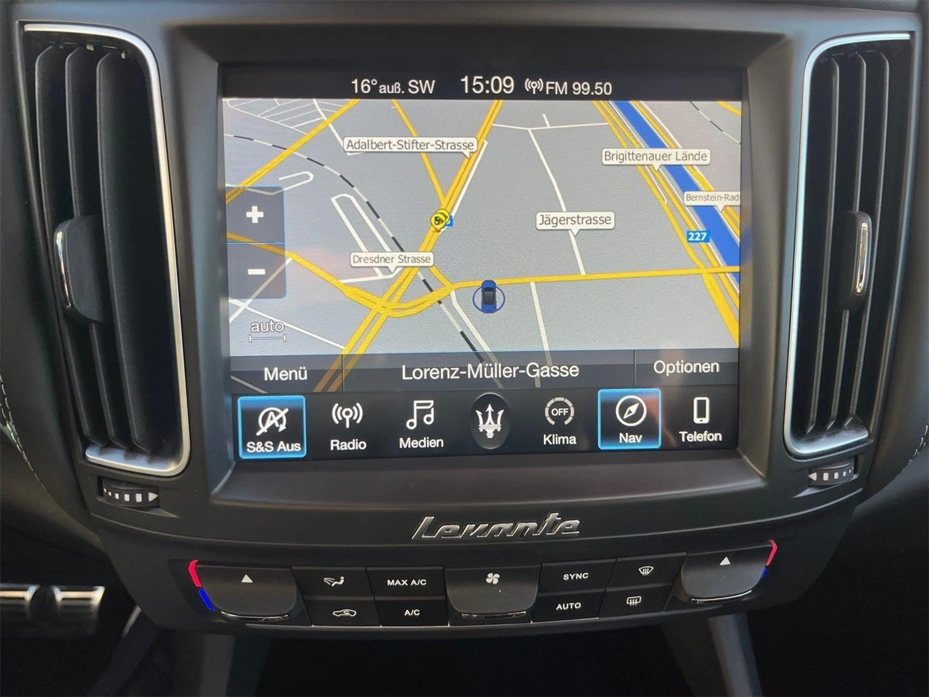Maserati Levante SQ4 — photo 6