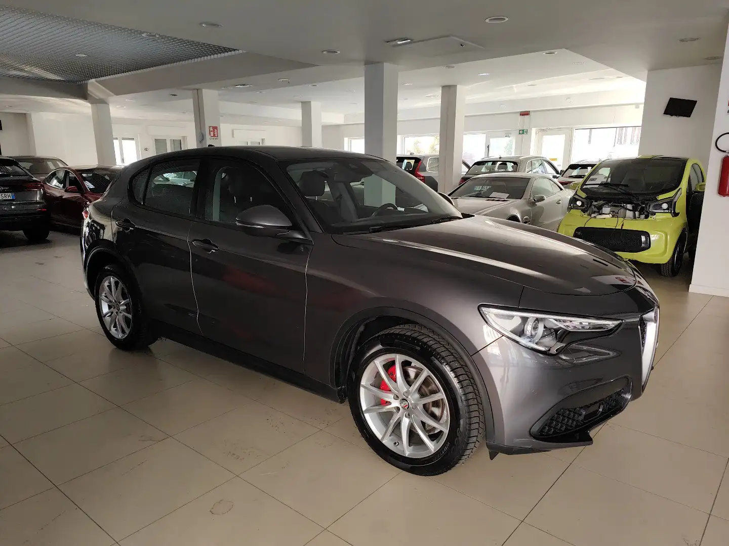 Alfa Romeo Stelvio 2.0 Turbo 200cv AT8 Q4 Executive Adap. Cruise Xeno Gris - 2