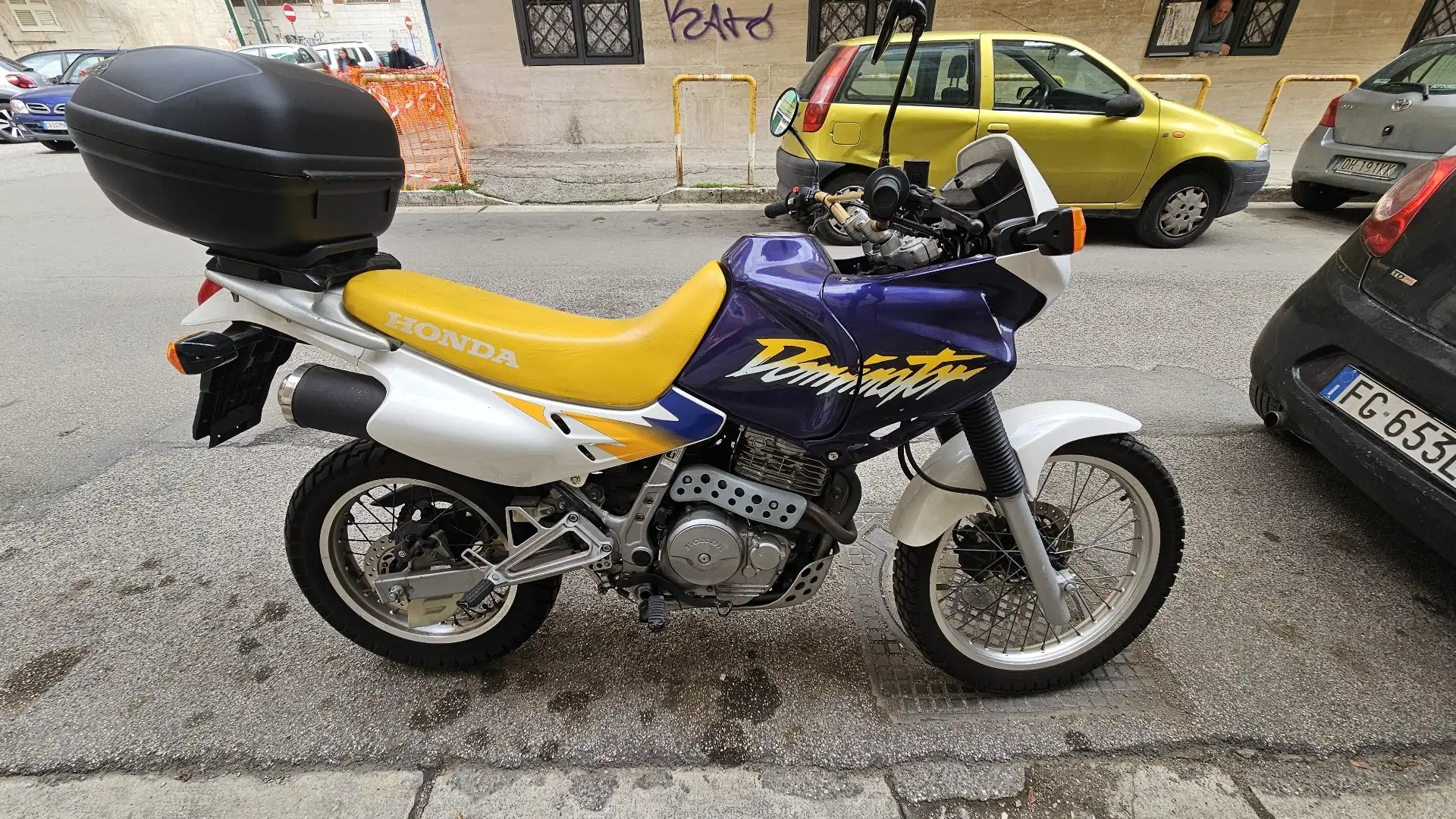 Honda NX 650 Dominator Wit - 2