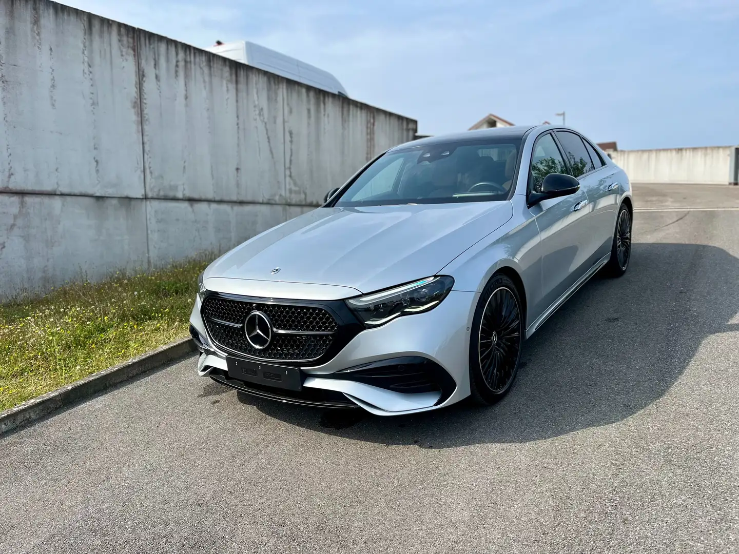 Mercedes-Benz E 300 E PHEV 300 e AMG Line (230 kW) Grigio - 1