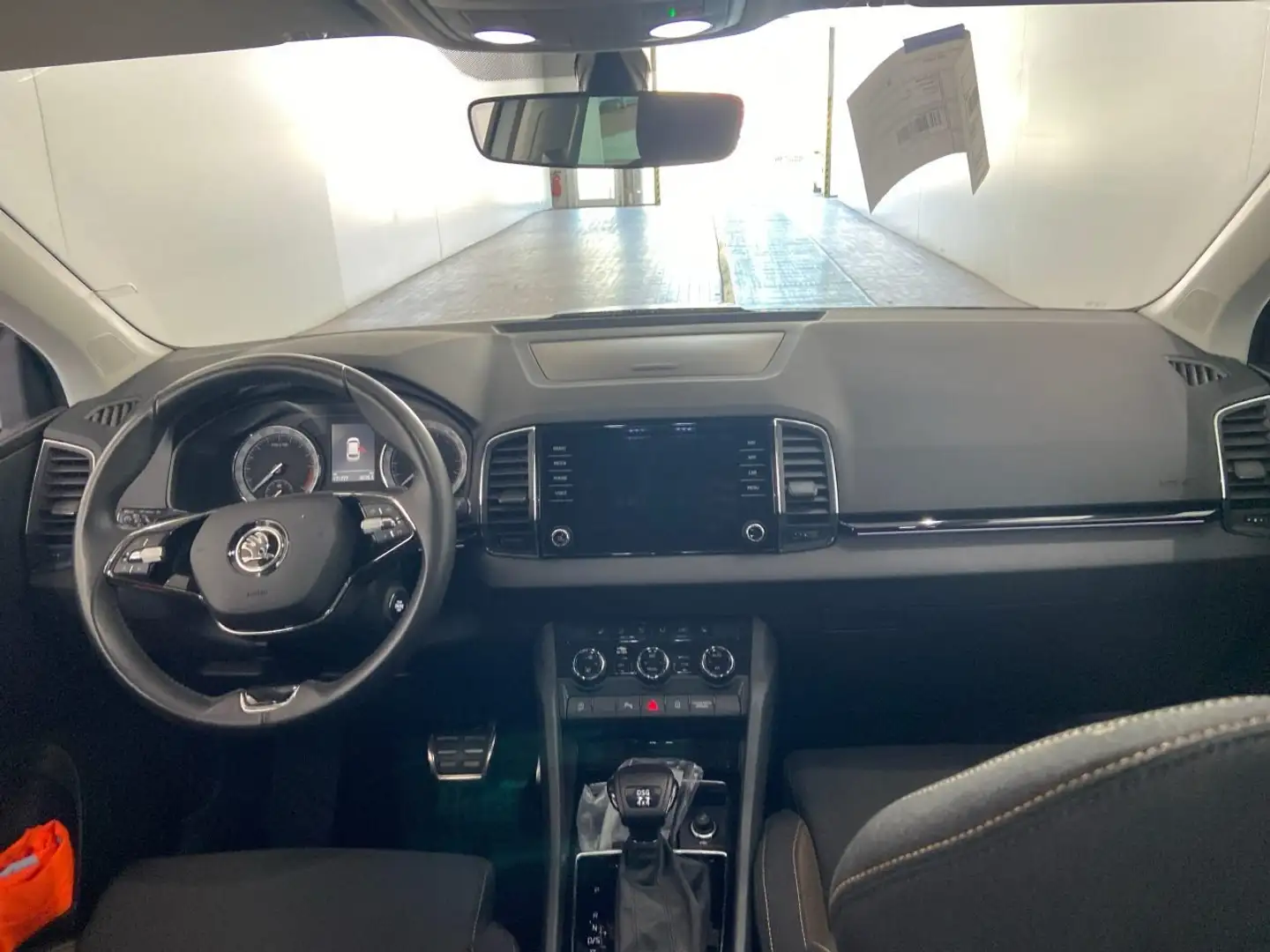 Skoda Karoq 2.0 TDI Scout 4x4 AHK Navi LED Key AUT PDC Argent - 2