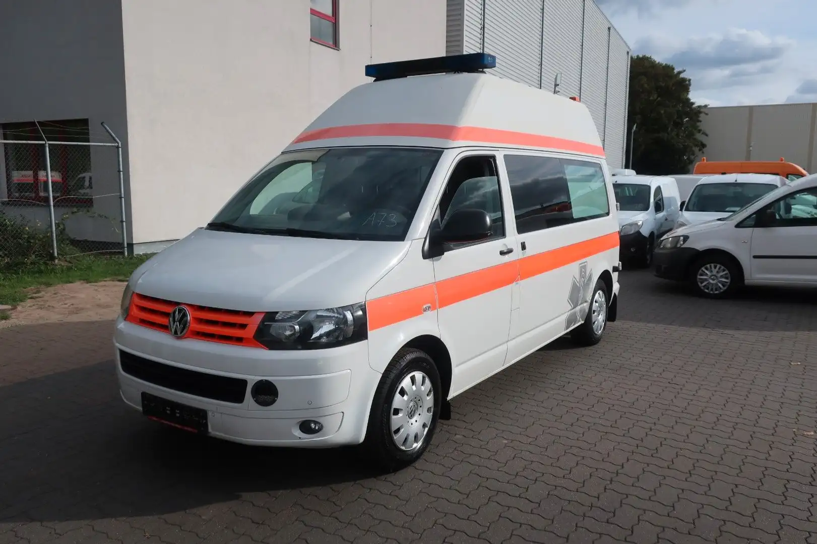 Volkswagen T5 Transporter T5 KTW Hochdach lang 1.Hand SHZ / PDC Fzg.Nr:A73 Weiß - 1
