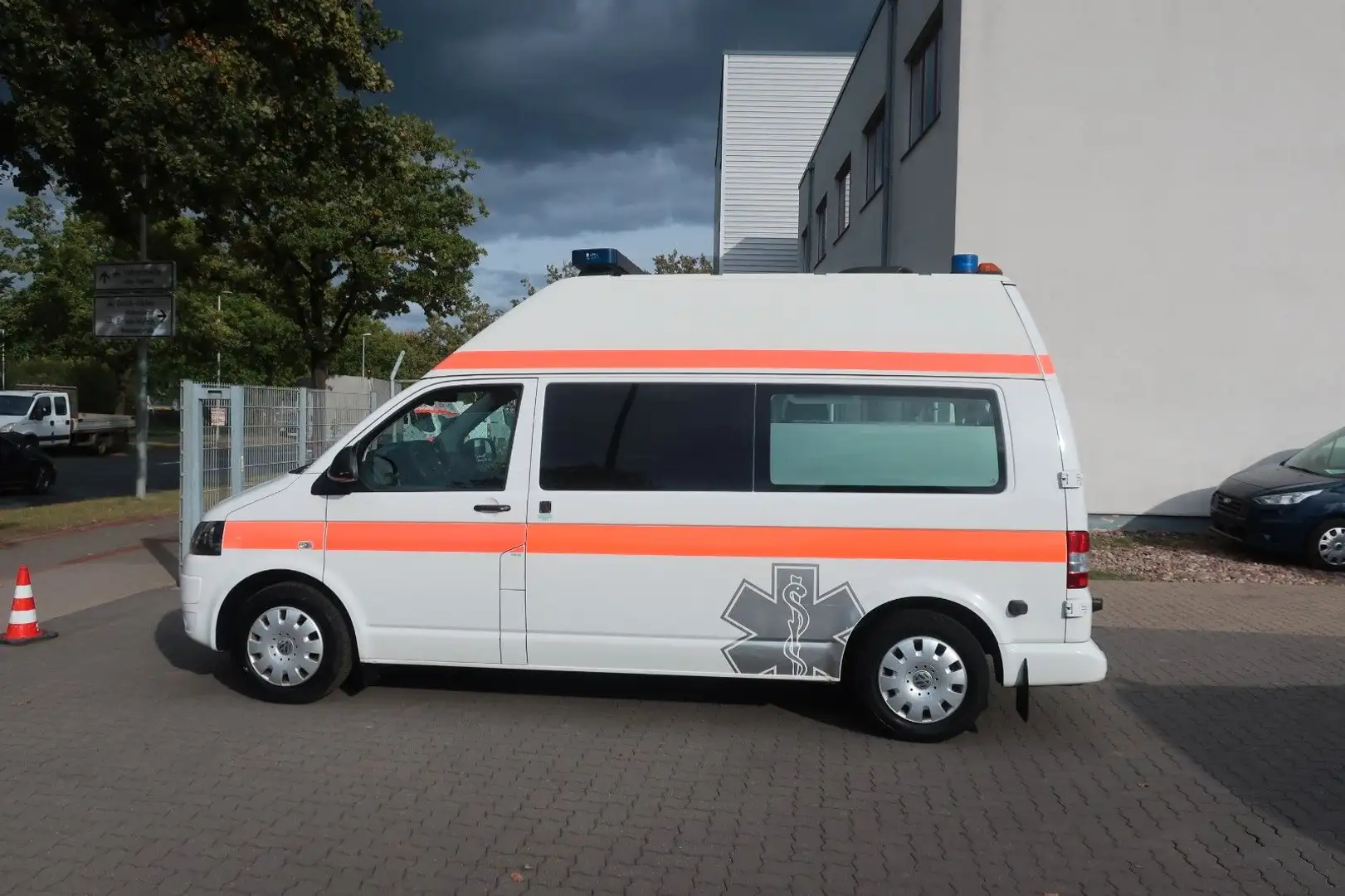 Volkswagen T5 Transporter T5 KTW Hochdach lang 1.Hand SHZ / PDC Fzg.Nr:A73 Weiß - 2