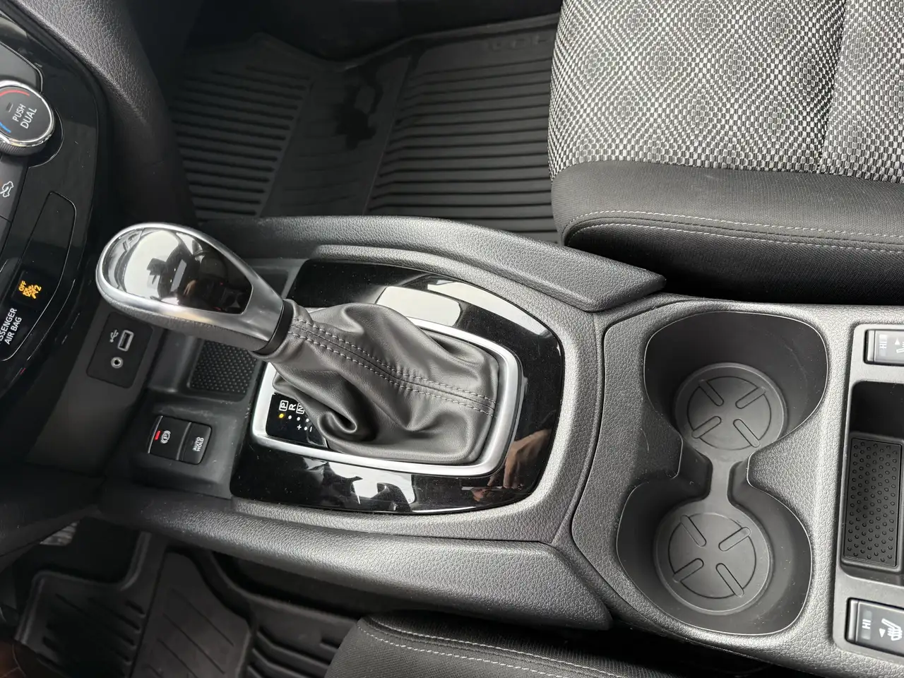 Nissan Qashqai снимка Nissan Qashqai