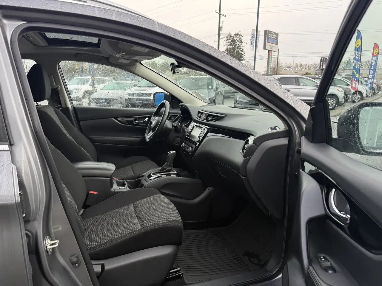 Nissan Qashqai снимка Nissan Qashqai