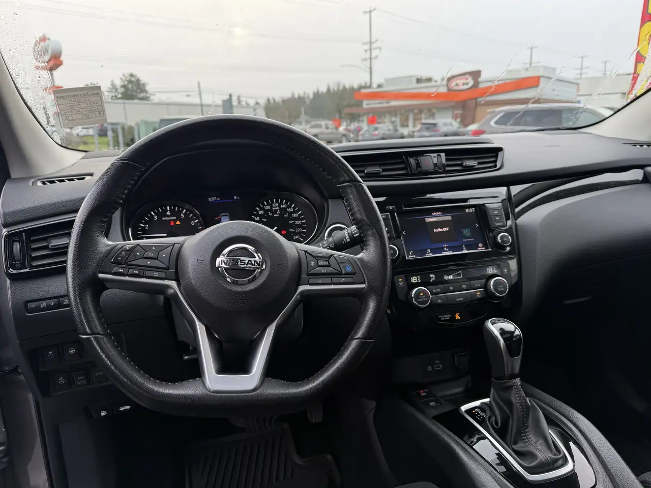 Nissan Qashqai снимка Nissan Qashqai