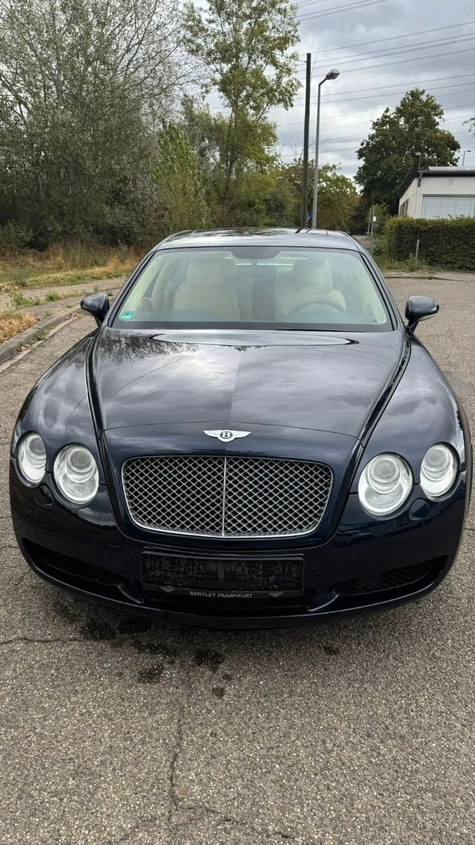 Bentley Flying Spur — photo 3