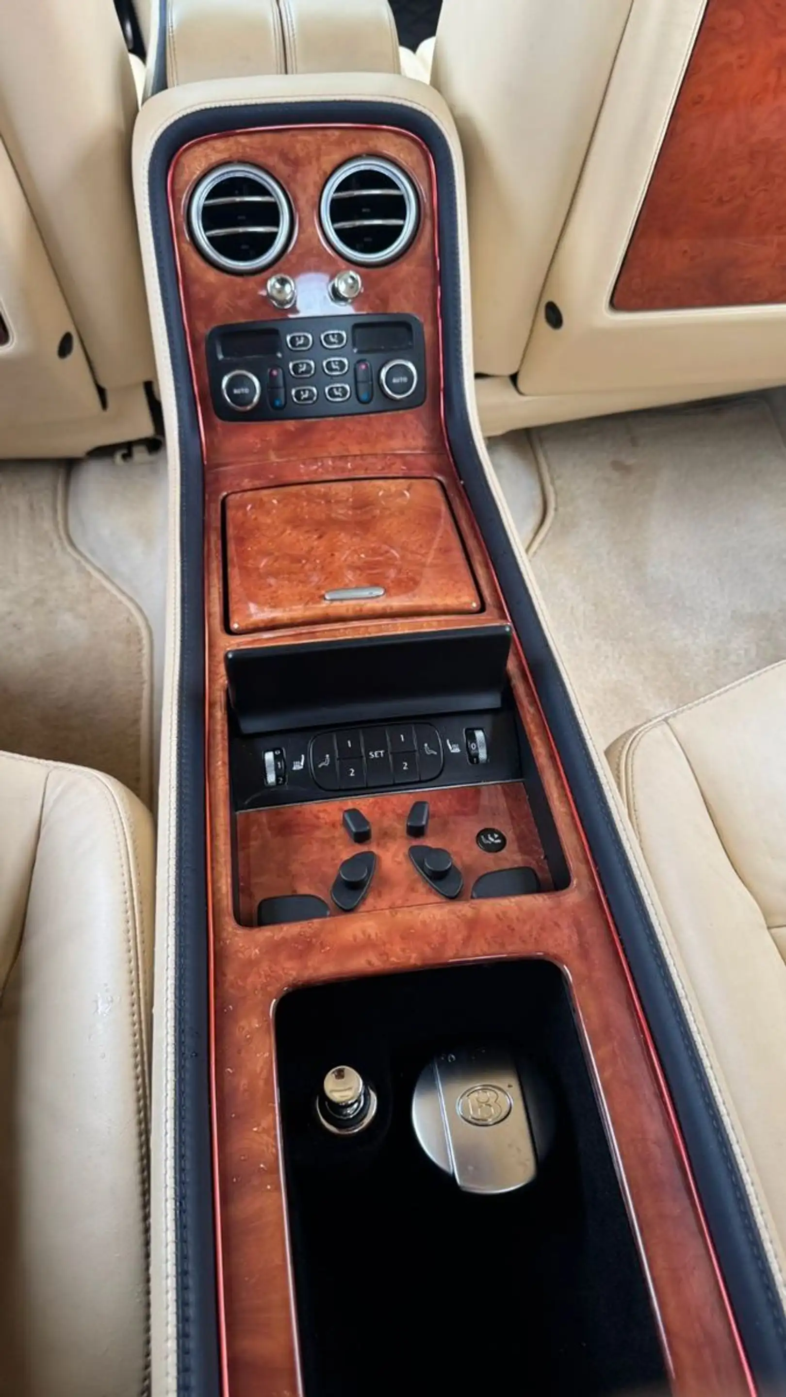 Bentley Flying Spur — photo 8