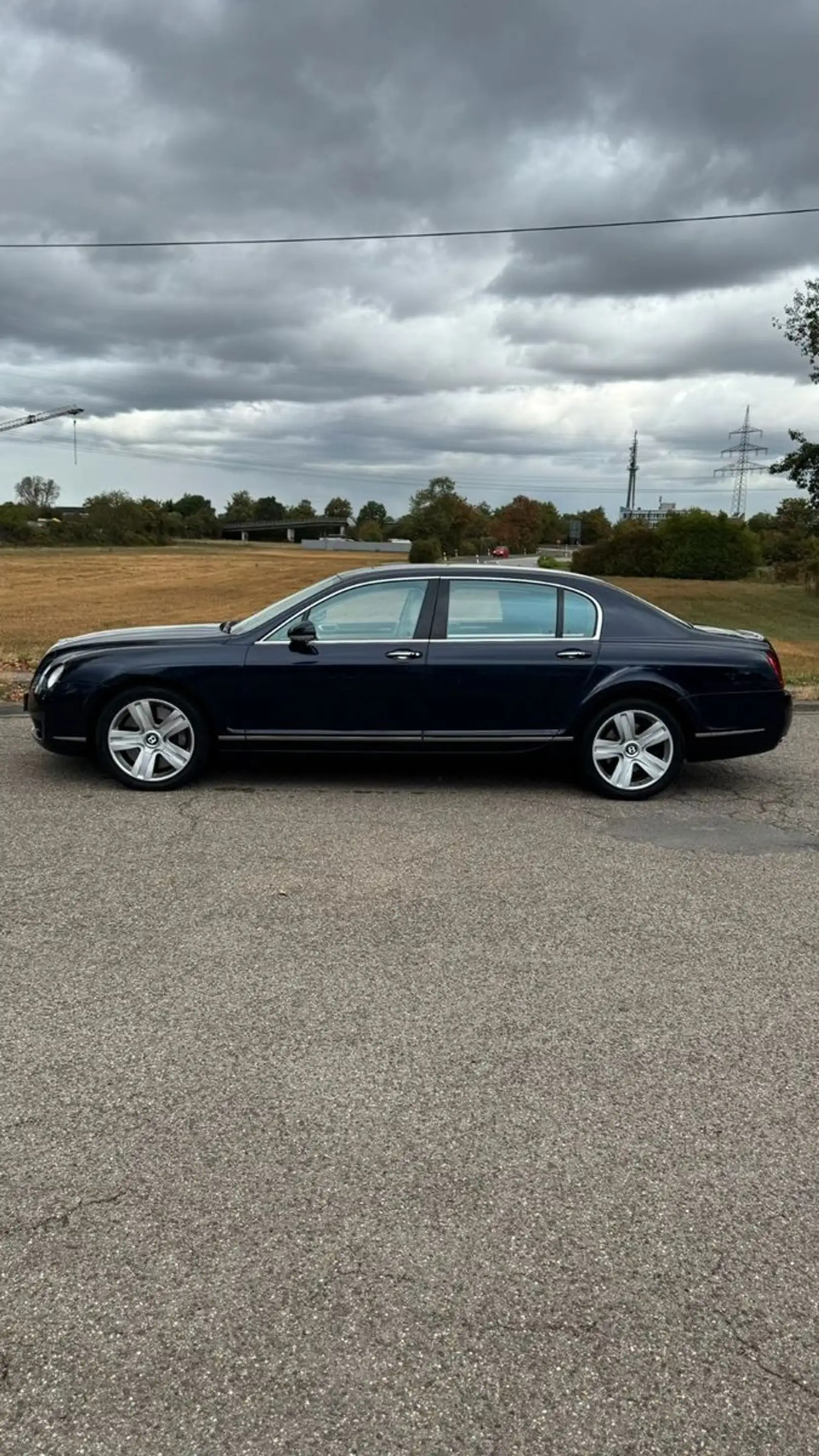 Bentley Flying Spur — photo 2