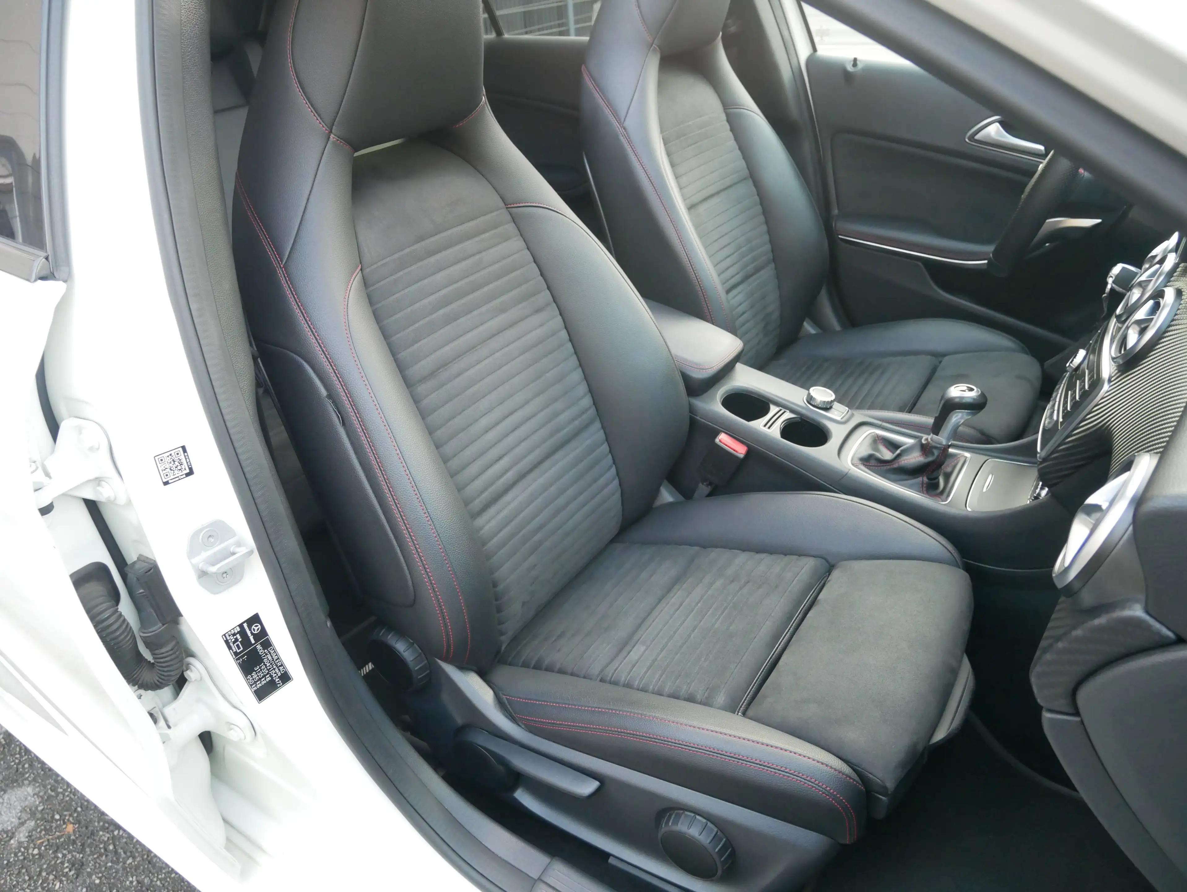 Mercedes-Benz A 180 A 180 BlueEfficiency (176.042) AMG LED High Performance Pano Alcantara Leder Navi Kamera — photo 14