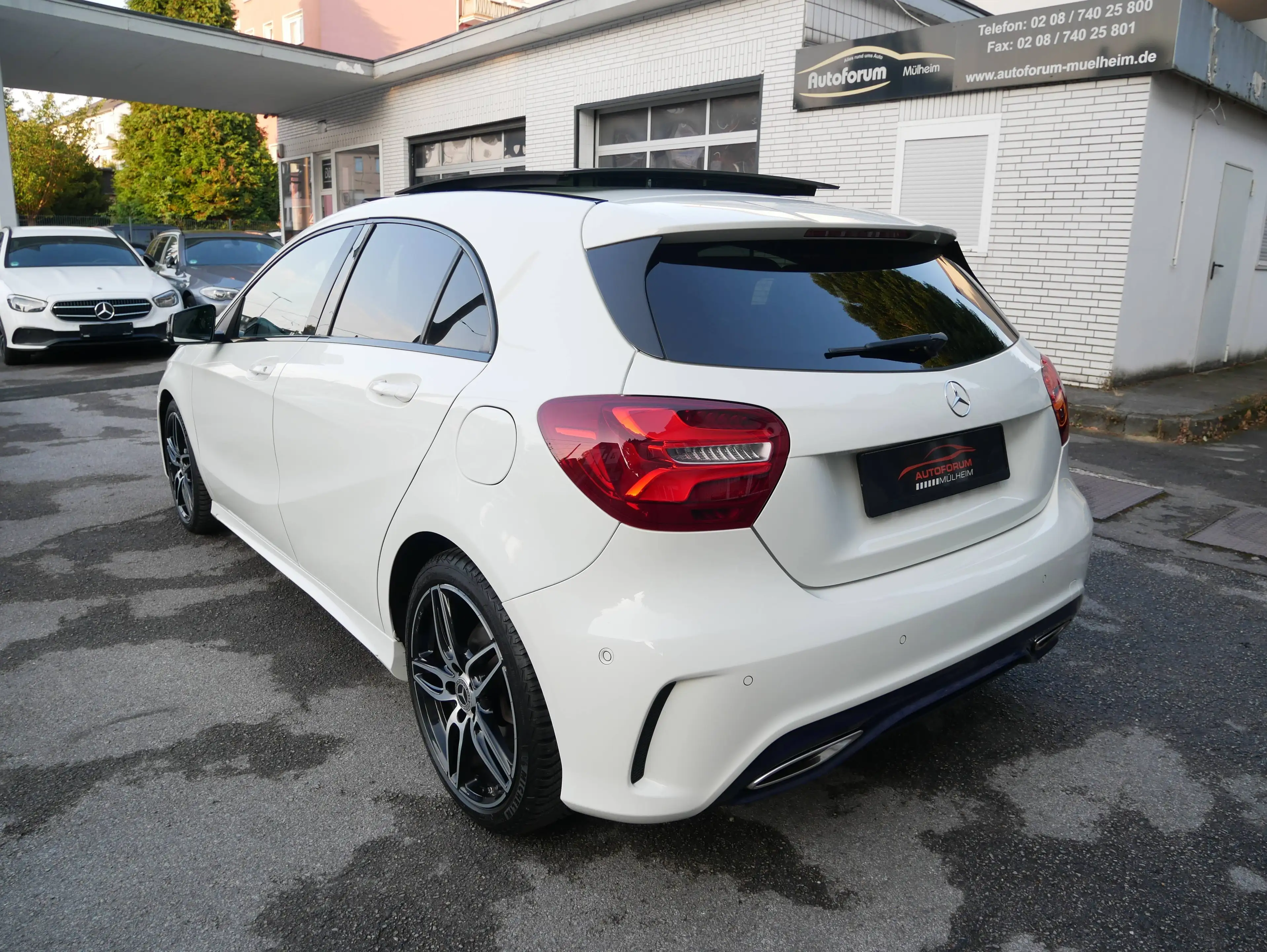 Mercedes-Benz A 180 A 180 BlueEfficiency (176.042) AMG LED High Performance Pano Alcantara Leder Navi Kamera — photo 3