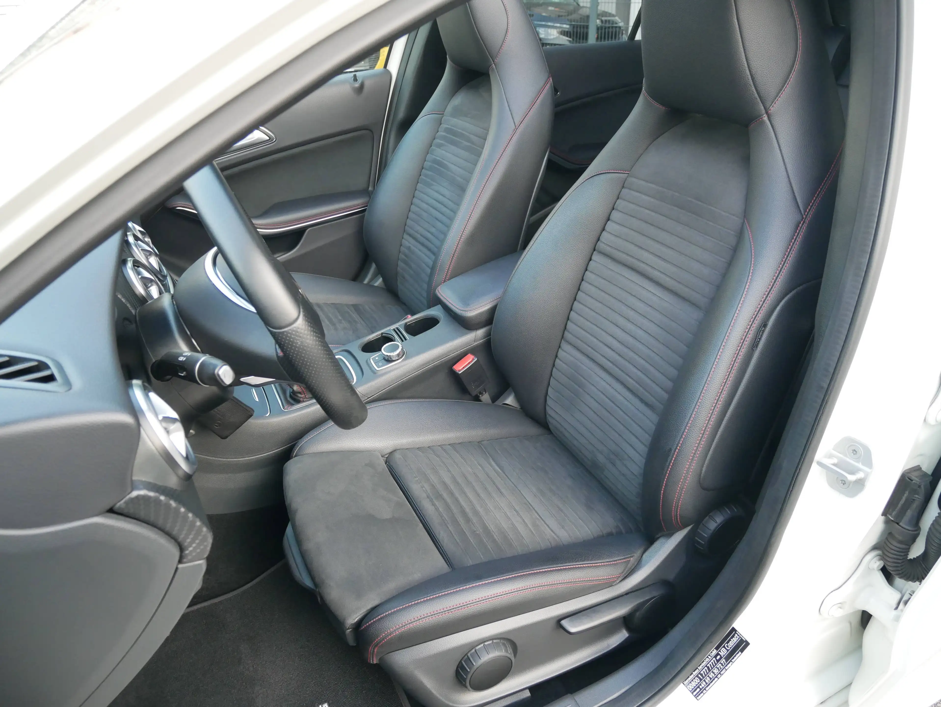 Mercedes-Benz A 180 A 180 BlueEfficiency (176.042) AMG LED High Performance Pano Alcantara Leder Navi Kamera — photo 11