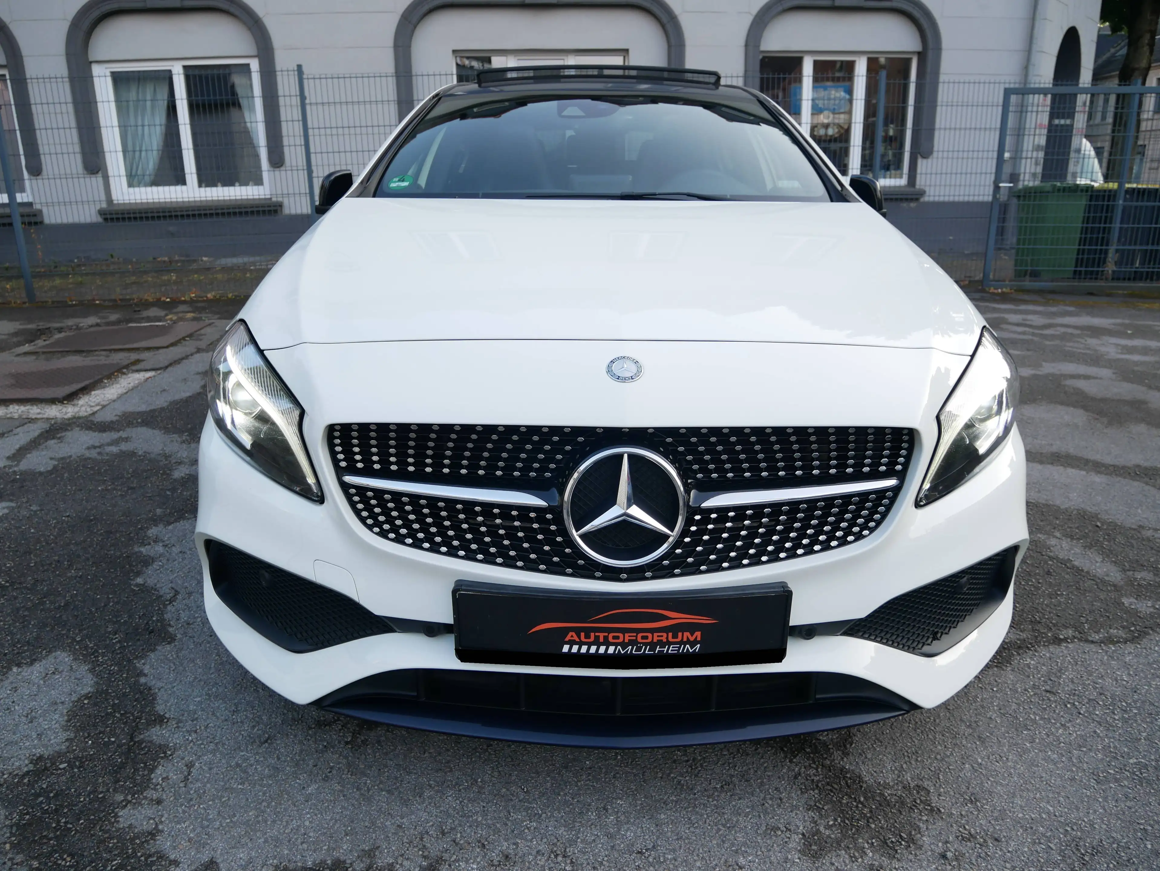 Mercedes-Benz A 180 A 180 BlueEfficiency (176.042) AMG LED High Performance Pano Alcantara Leder Navi Kamera — photo 8