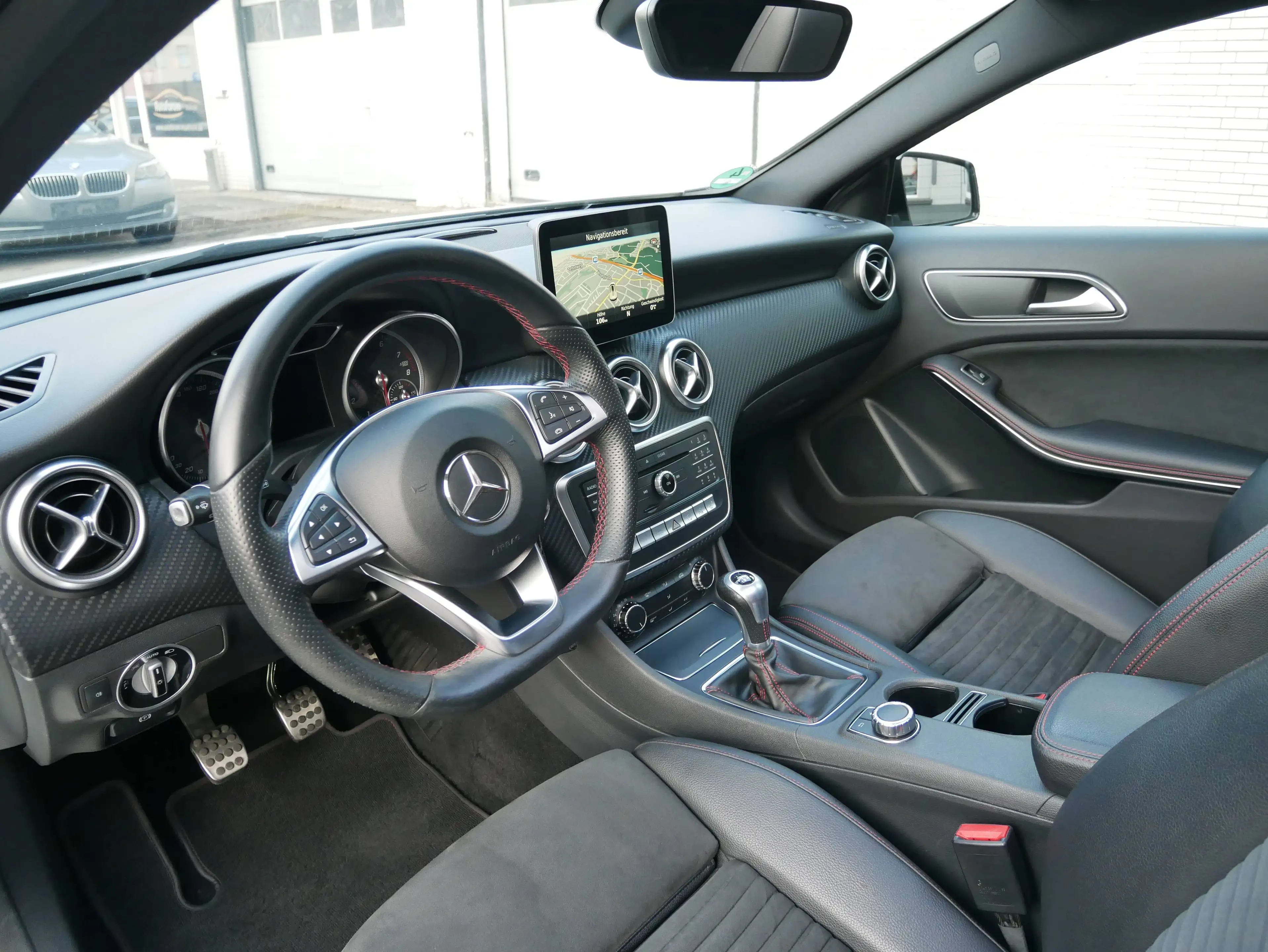 Mercedes-Benz A 180 A 180 BlueEfficiency (176.042) AMG LED High Performance Pano Alcantara Leder Navi Kamera — photo 9