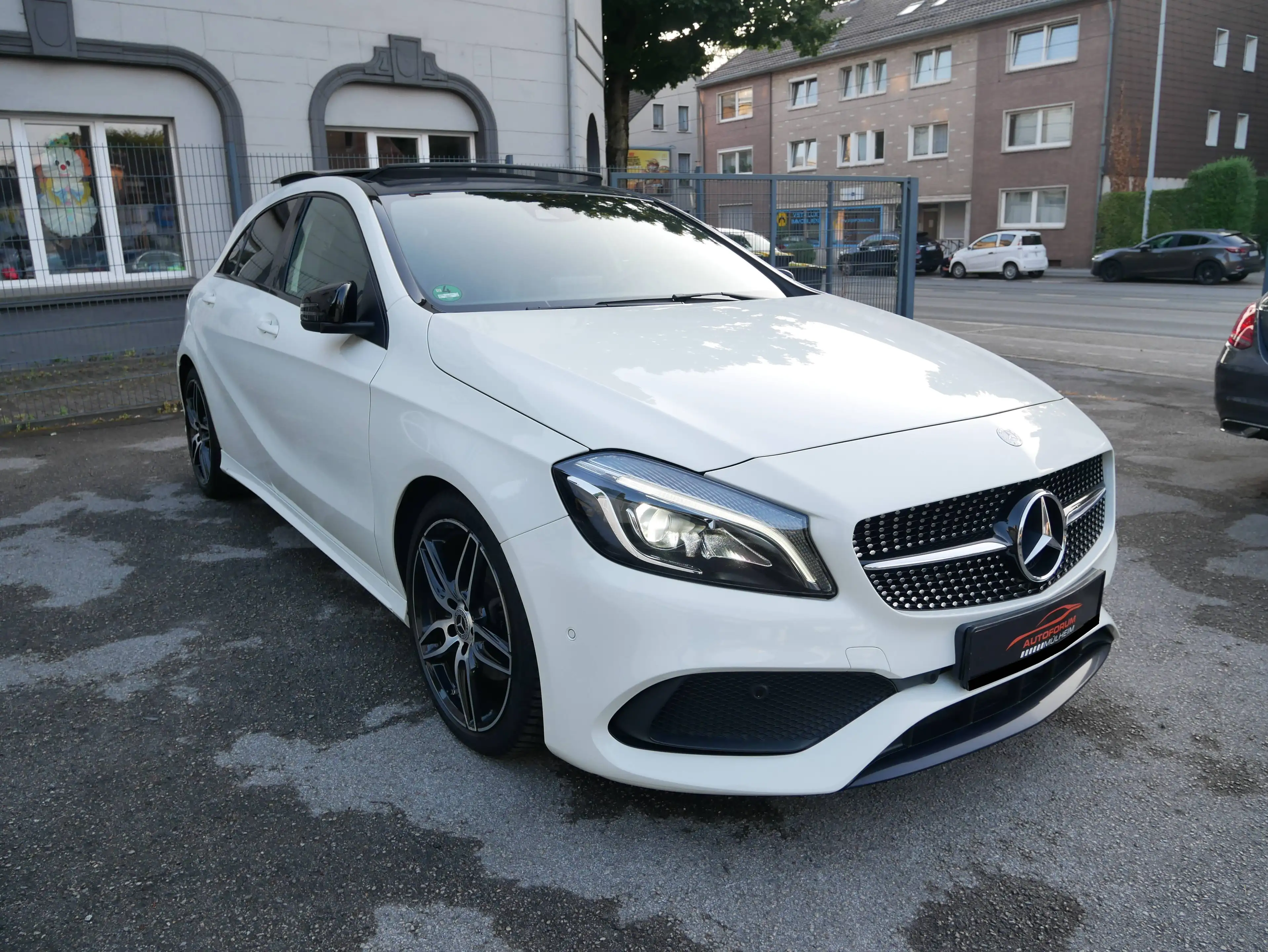 Mercedes-Benz A 180 A 180 BlueEfficiency (176.042) AMG LED High Performance Pano Alcantara Leder Navi Kamera — photo 7