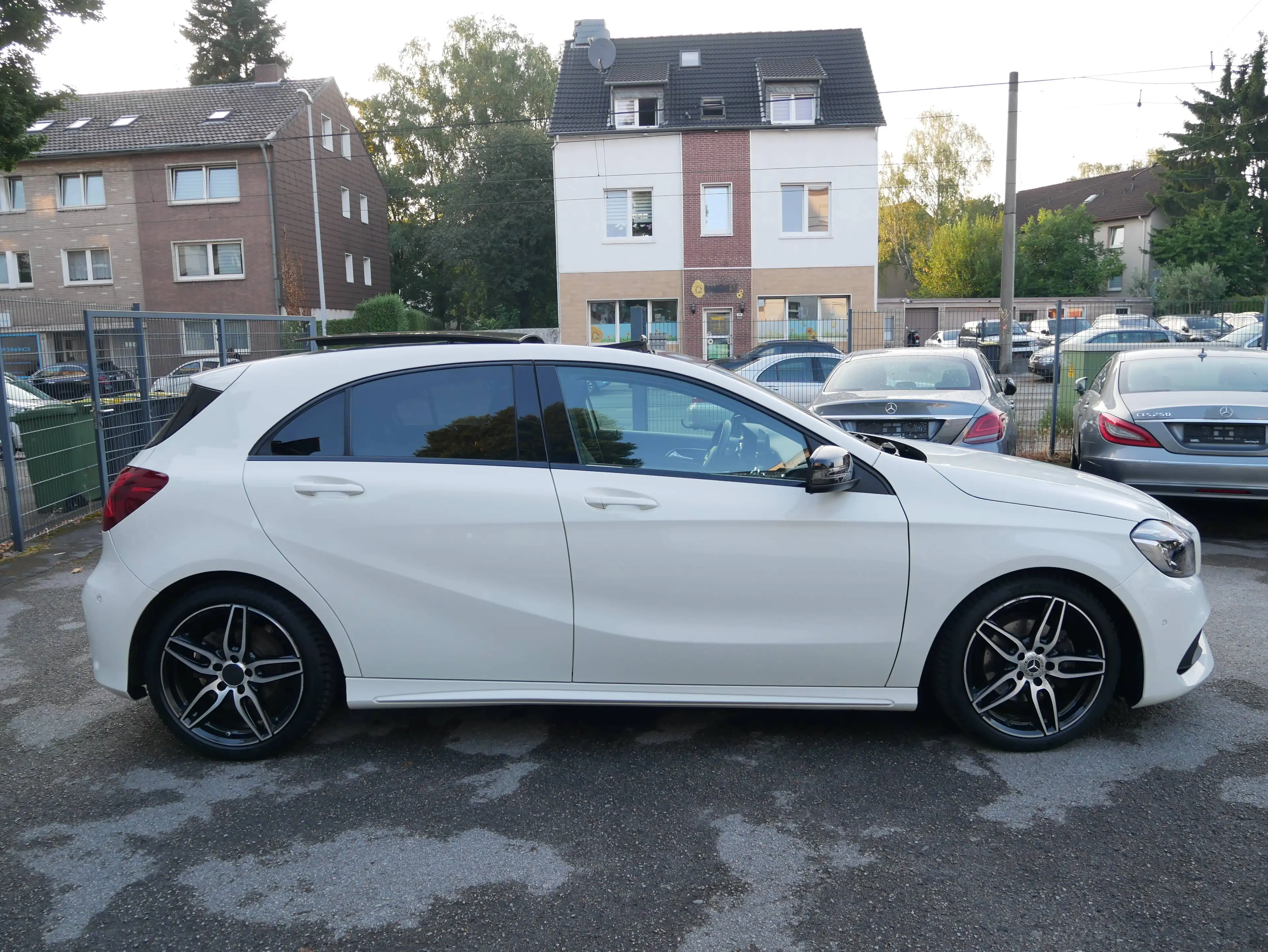 Mercedes-Benz A 180 A 180 BlueEfficiency (176.042) AMG LED High Performance Pano Alcantara Leder Navi Kamera — photo 6