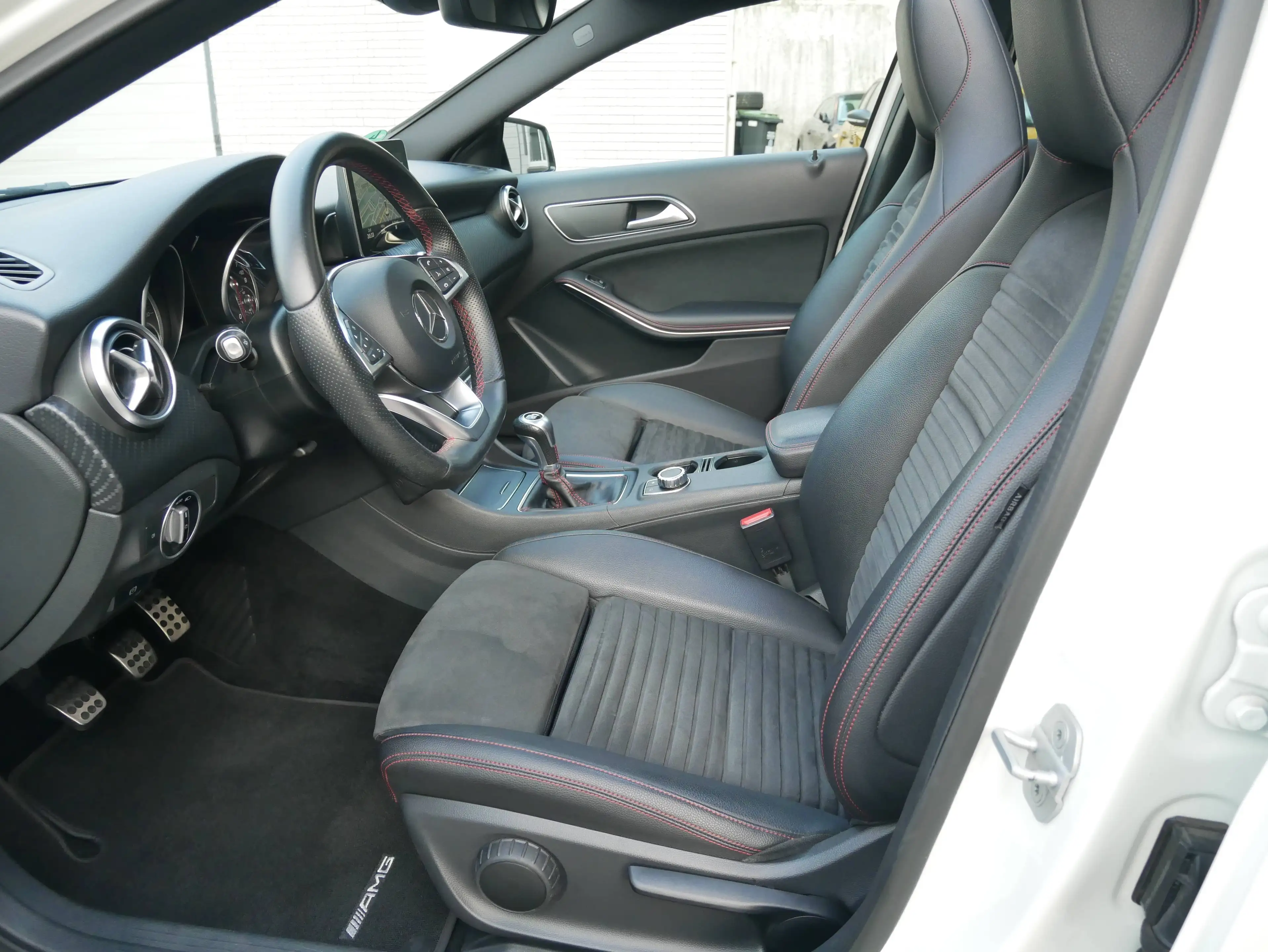 Mercedes-Benz A 180 A 180 BlueEfficiency (176.042) AMG LED High Performance Pano Alcantara Leder Navi Kamera — photo 10
