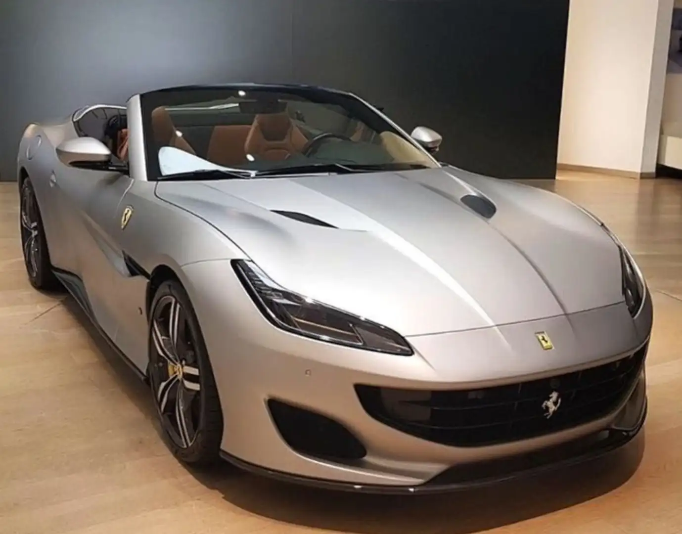 Ferrari Portofino Plateado - 1
