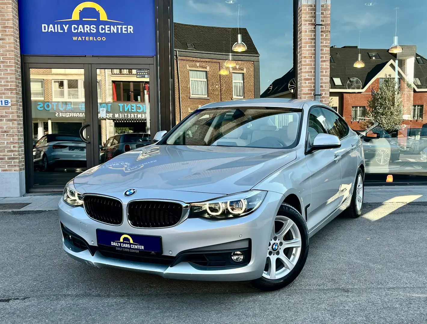 BMW 320 iA Gran Turismo I AUTO I CUIR I NAVI I LED Gris - 1