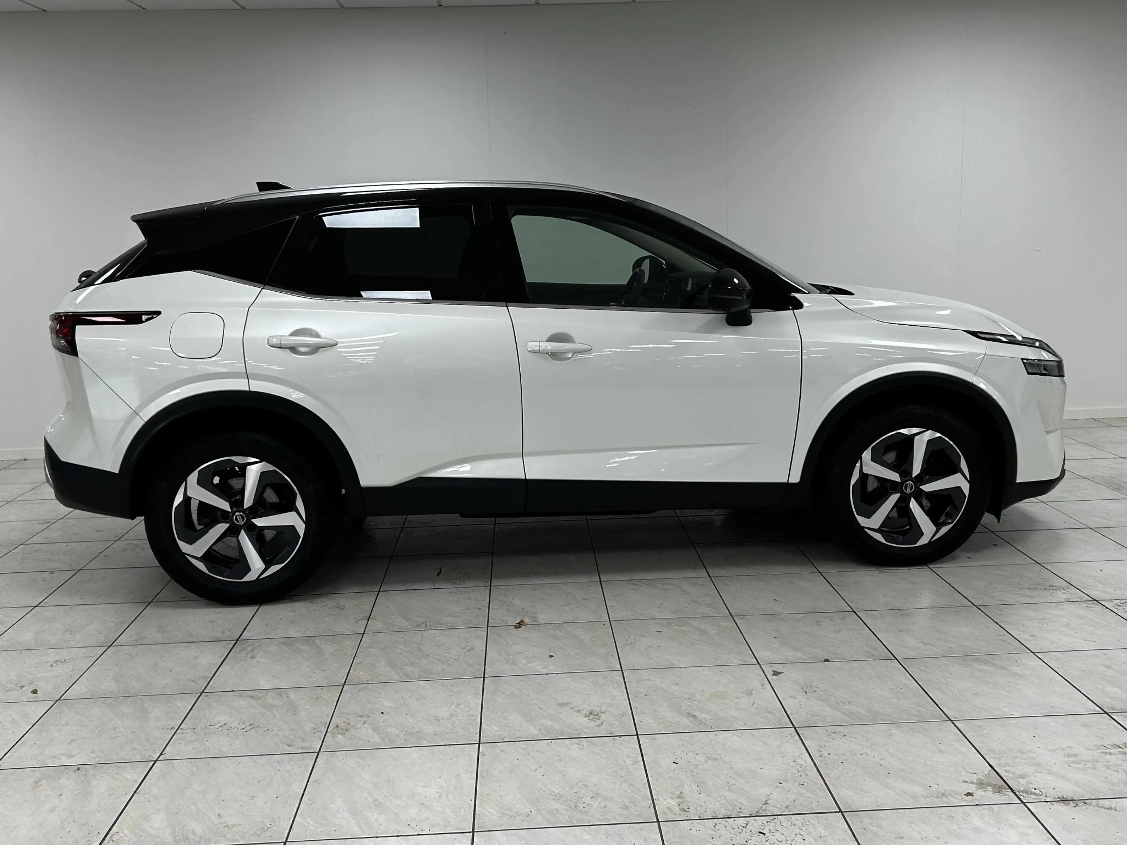 Nissan Qashqai 1.3 MHEV Xtronic Premiere Edition PANORAMADAK | NA — photo 16