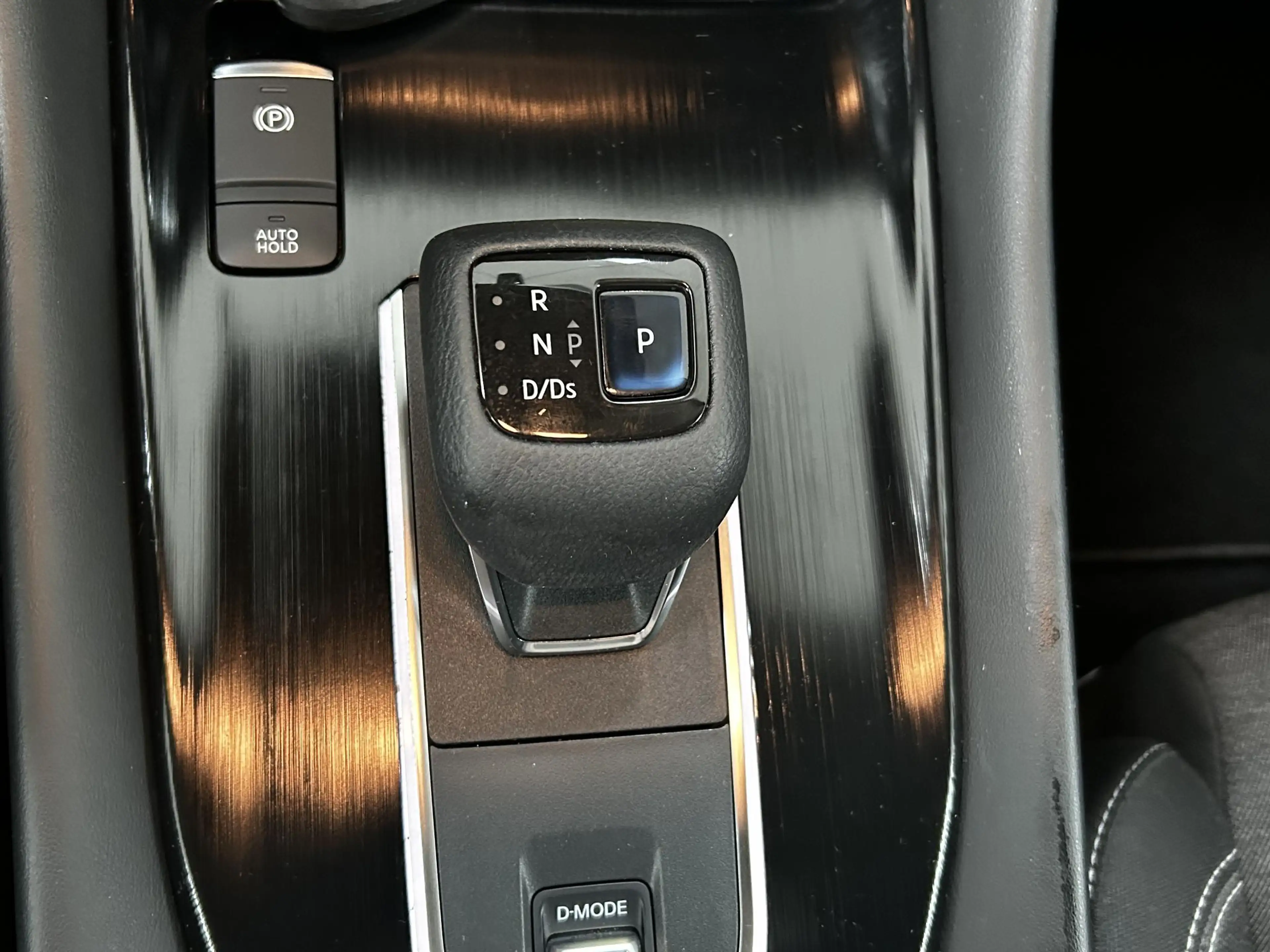 Nissan Qashqai 1.3 MHEV Xtronic Premiere Edition PANORAMADAK | NA — photo 22