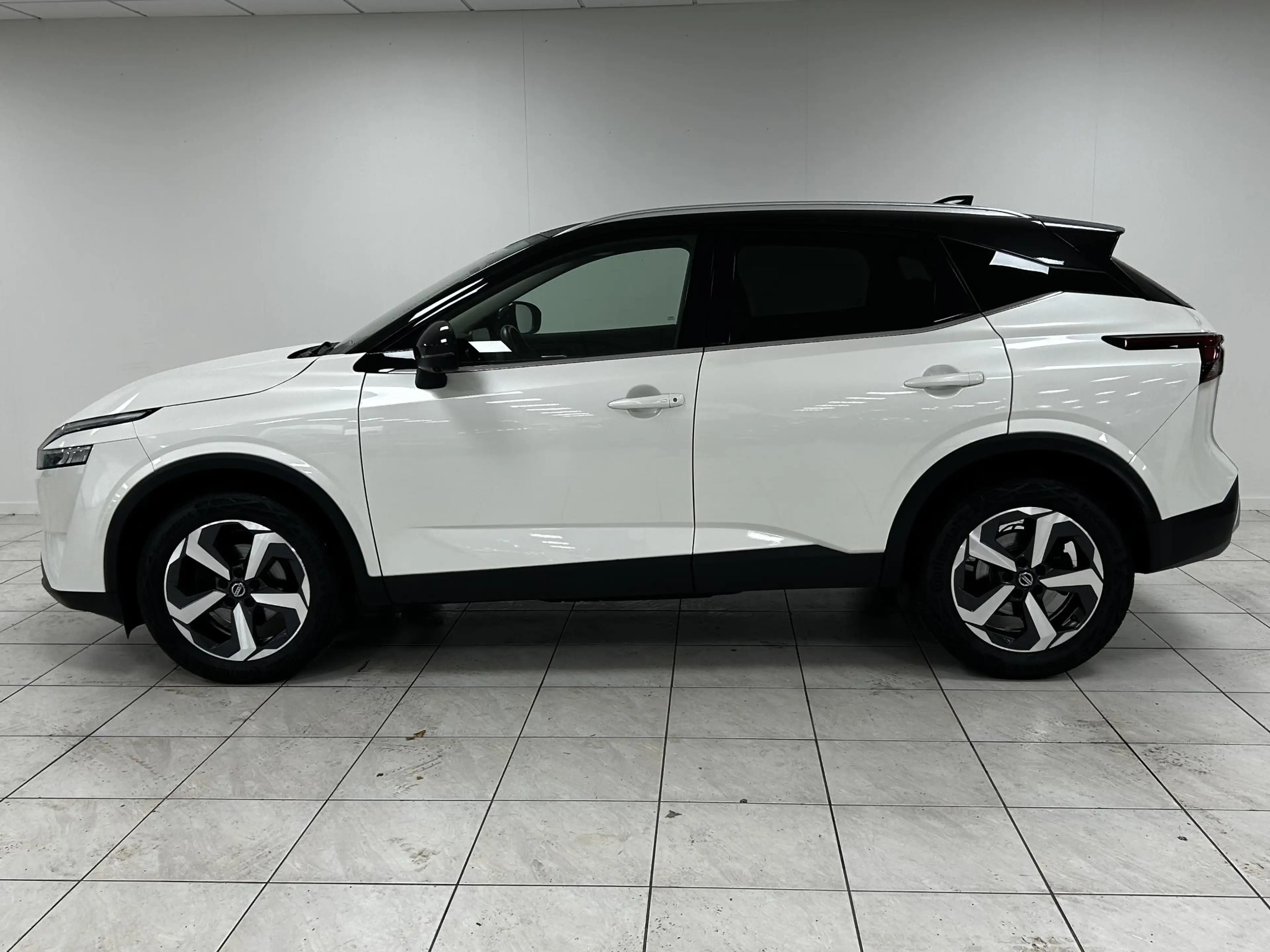 Nissan Qashqai 1.3 MHEV Xtronic Premiere Edition PANORAMADAK | NA — photo 15