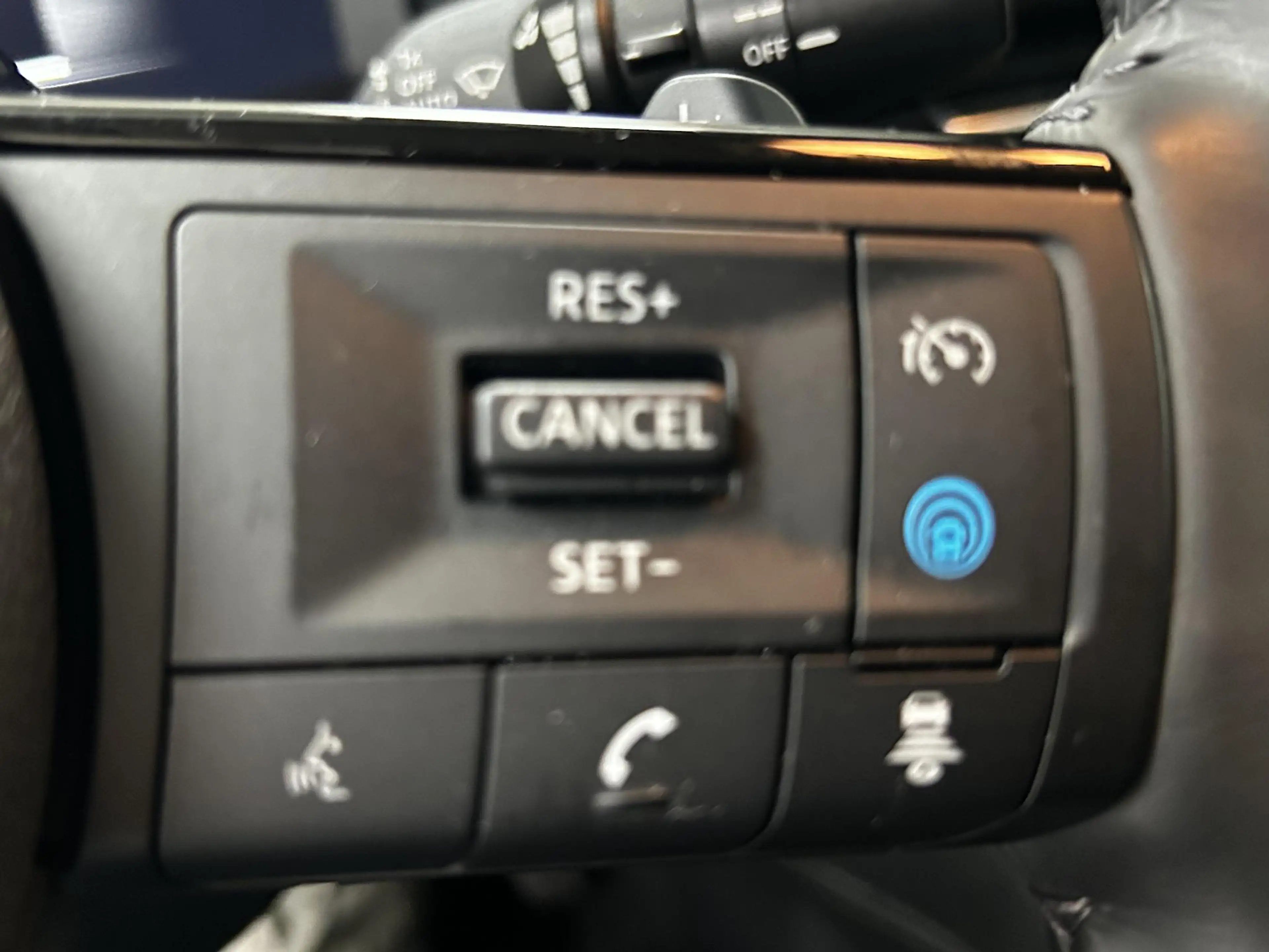 Nissan Qashqai 1.3 MHEV Xtronic Premiere Edition PANORAMADAK | NA — photo 21