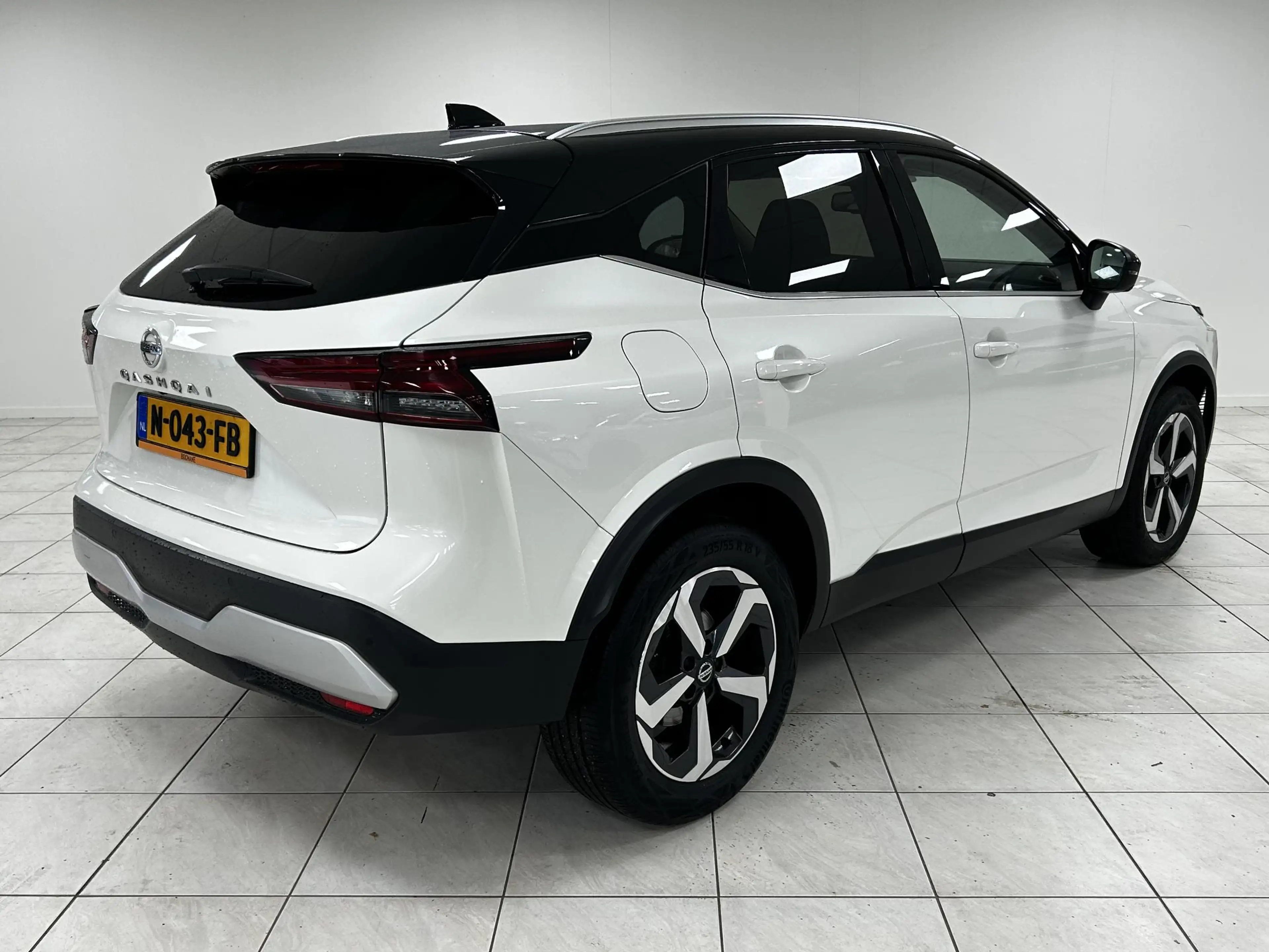 Nissan Qashqai 1.3 MHEV Xtronic Premiere Edition PANORAMADAK | NA — photo 2