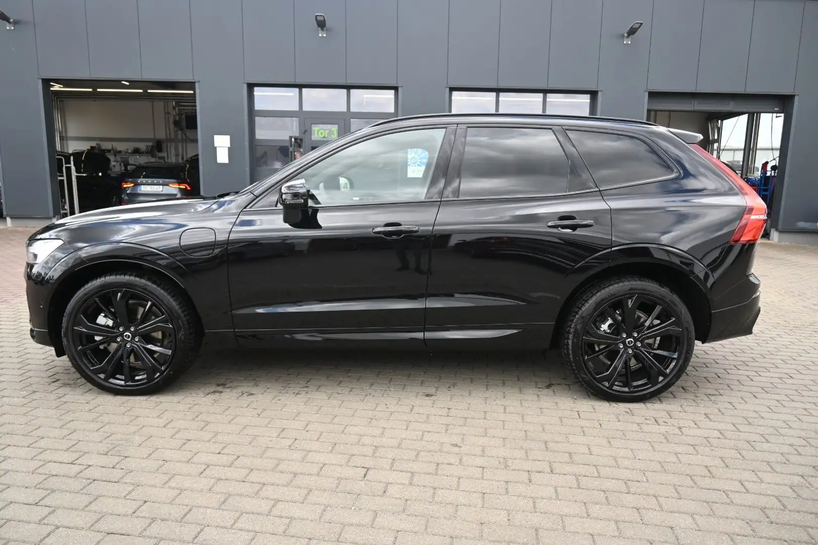 Volvo XC60 T6 RC AWD Plus Black Edition*360°*ACC*AHK Schwarz - 2