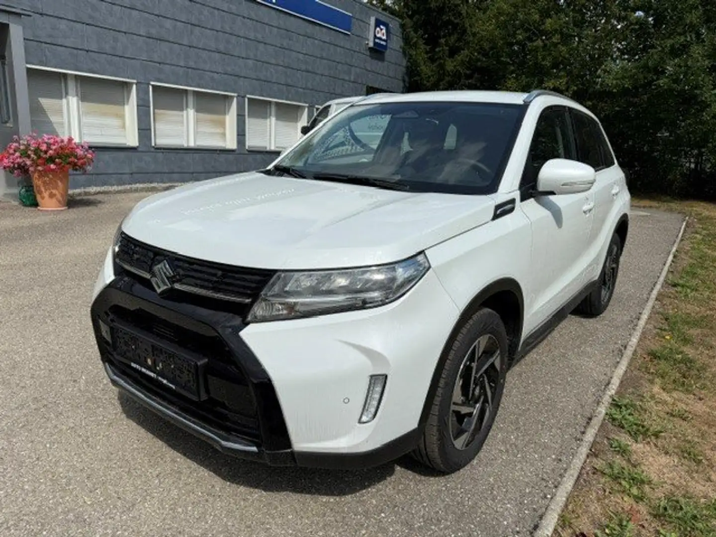 Suzuki Vitara Vitara 1,0 DITC ALLGRIP flash Aut. flash Weiß - 2
