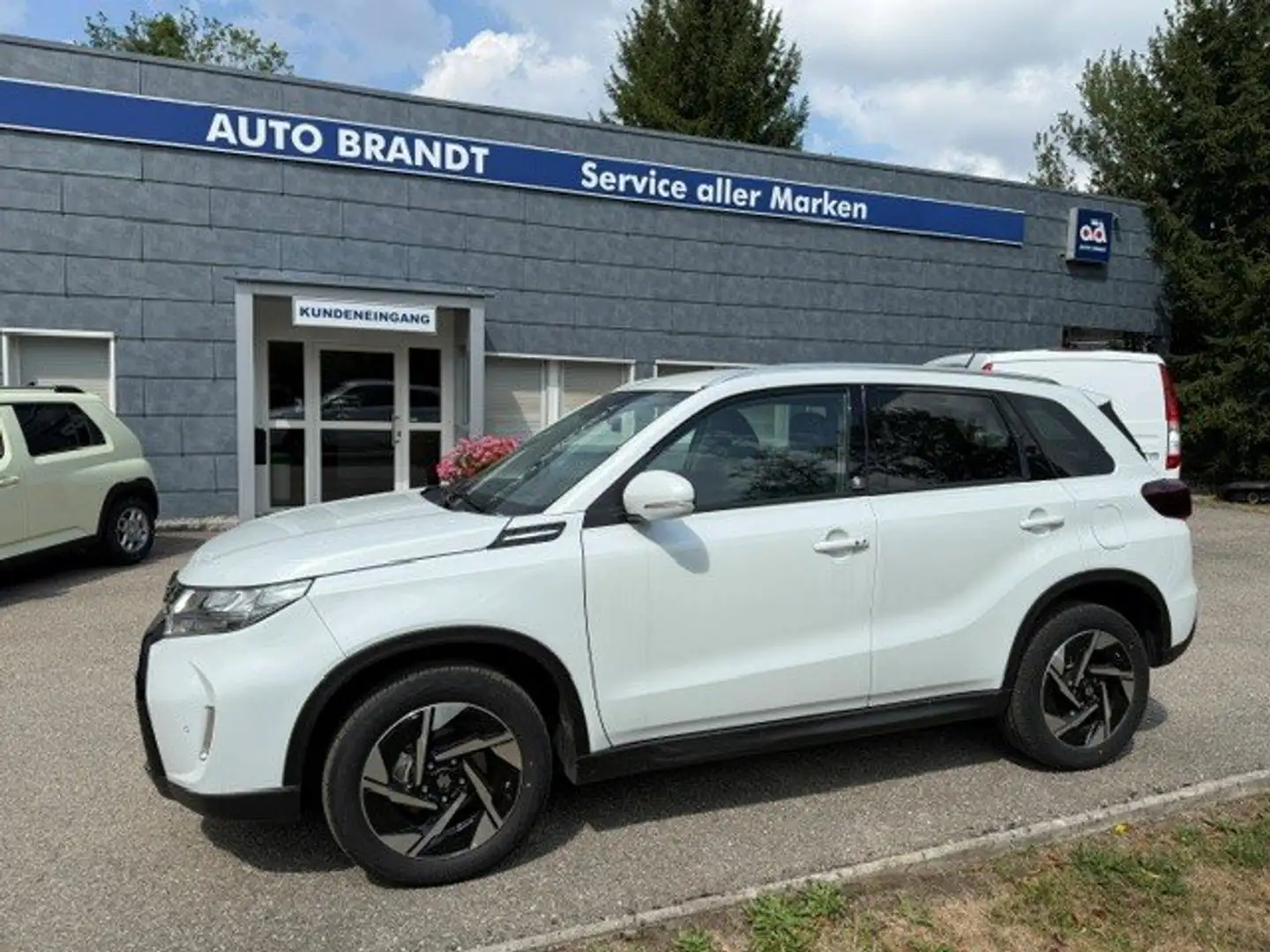 Suzuki Vitara Vitara 1,0 DITC ALLGRIP flash Aut. flash Weiß - 1
