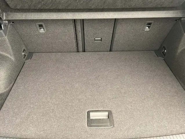 Volkswagen T-Roc view 21
