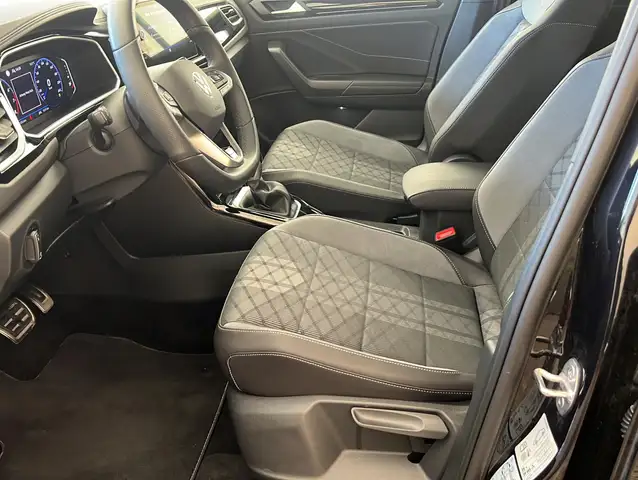 Volkswagen T-Roc view 7