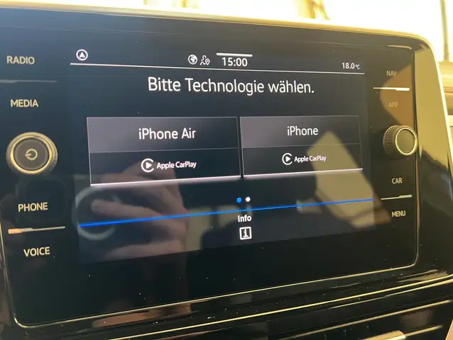 Volkswagen T-Roc view 10