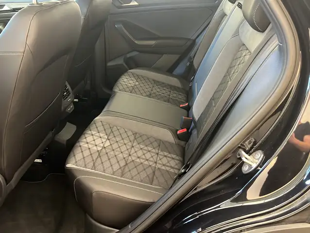 Volkswagen T-Roc view 19