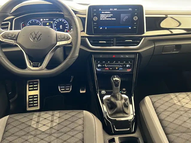 Volkswagen T-Roc view 3
