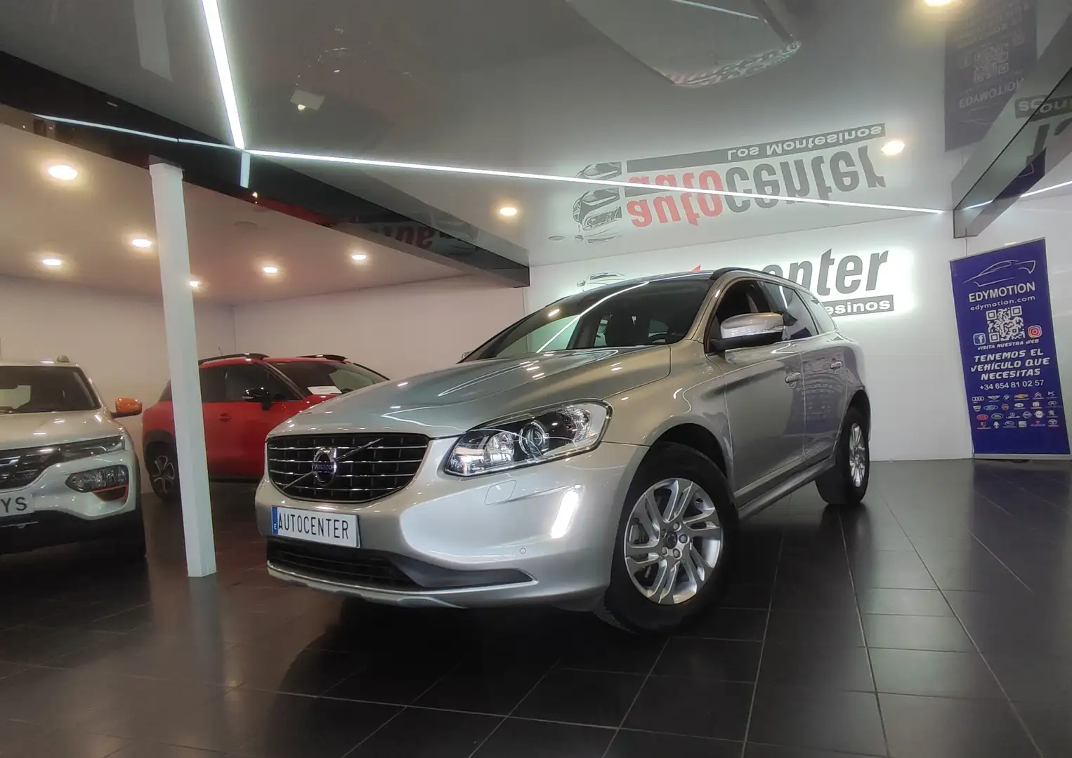 Volvo XC60 D4 Momentum Aut. 190 Grau - 1