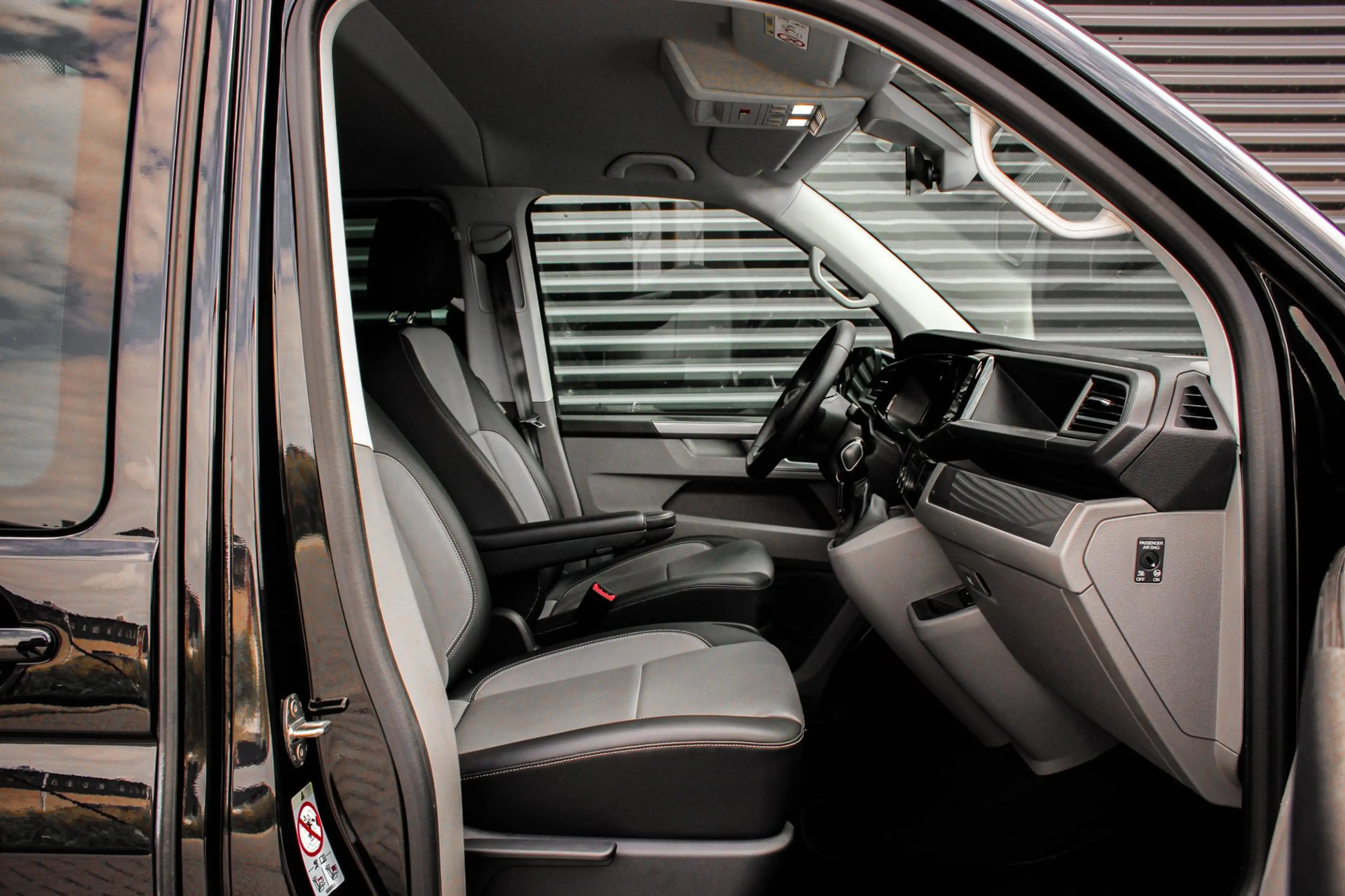 Volkswagen Transporter 2.0 TDI L2H1 CARAVELLE 204PK DC DUBBEL CABINE / EL — photo 42