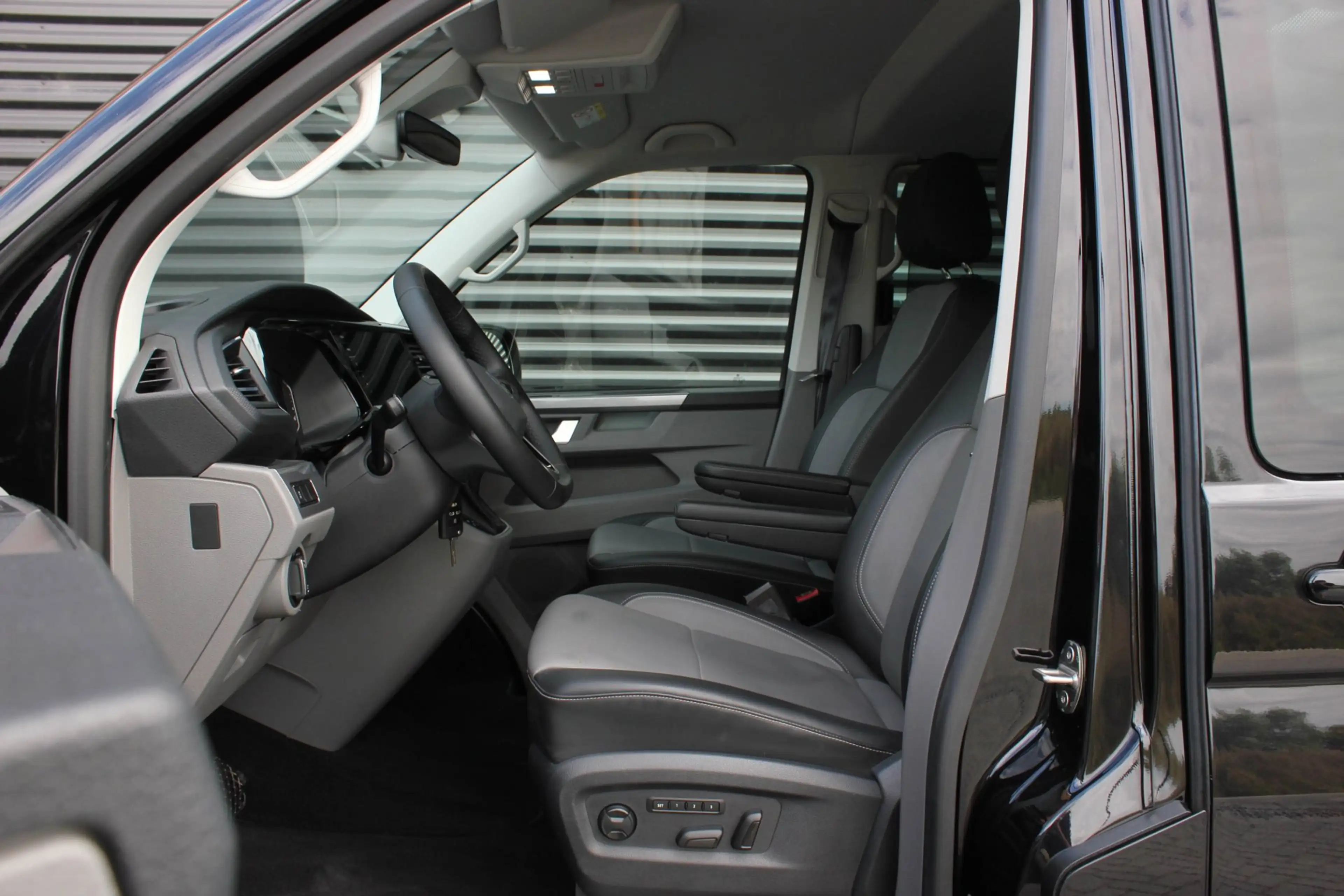 Volkswagen Transporter 2.0 TDI L2H1 CARAVELLE 204PK DC DUBBEL CABINE / EL — photo 13